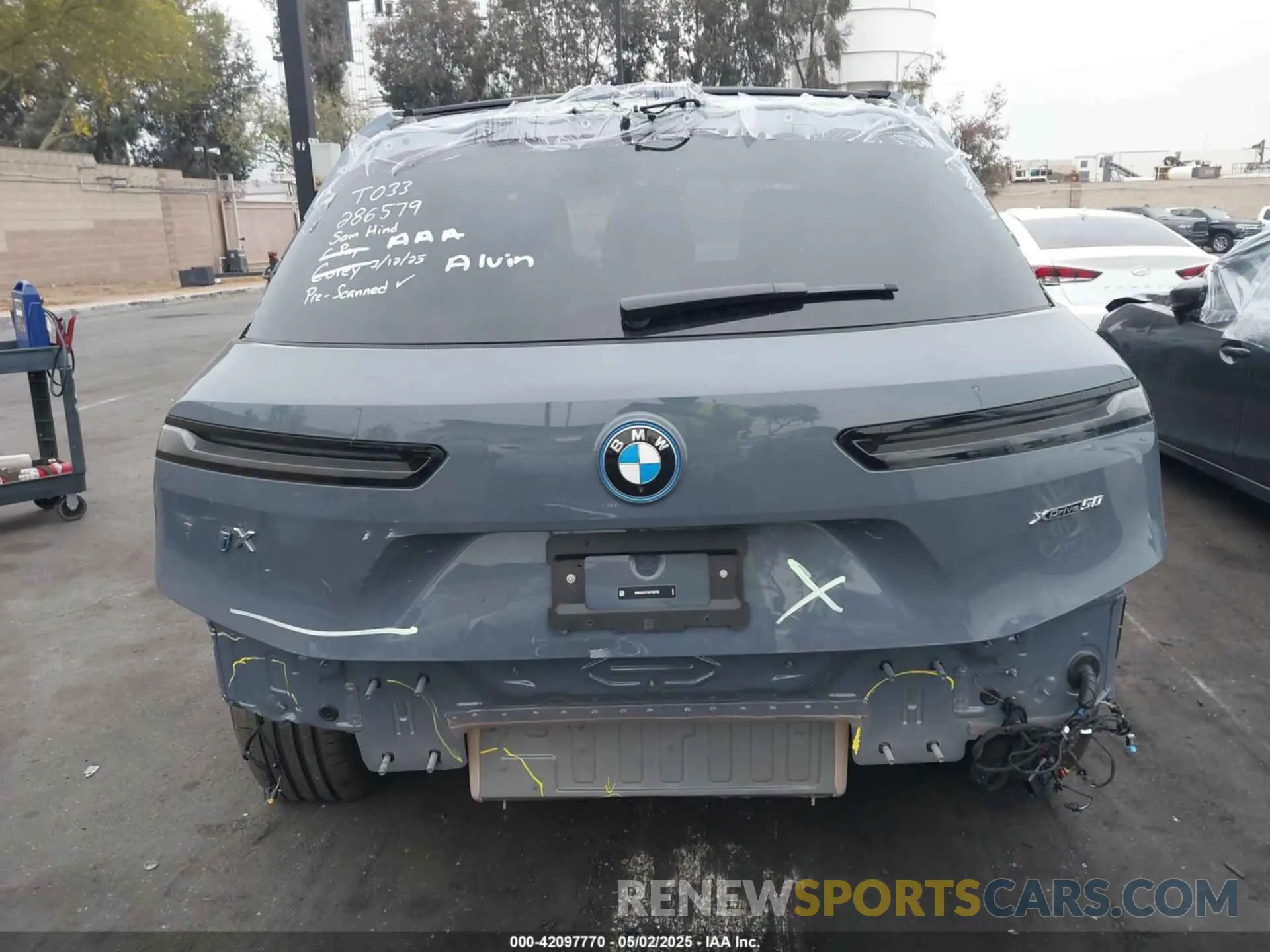17 Фотография поврежденного автомобиля WB523CF07SCT32782 BMW IX 2025