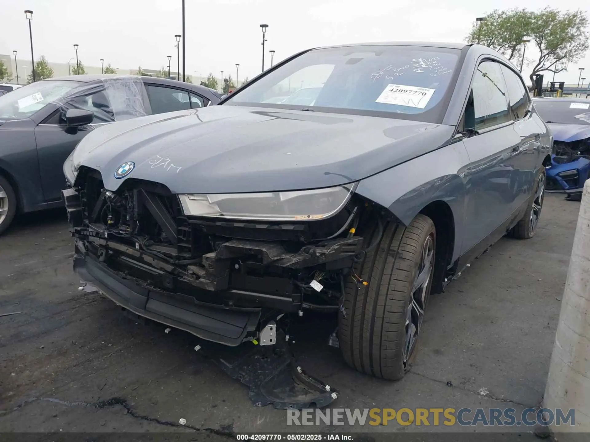 2 Фотография поврежденного автомобиля WB523CF07SCT32782 BMW IX 2025