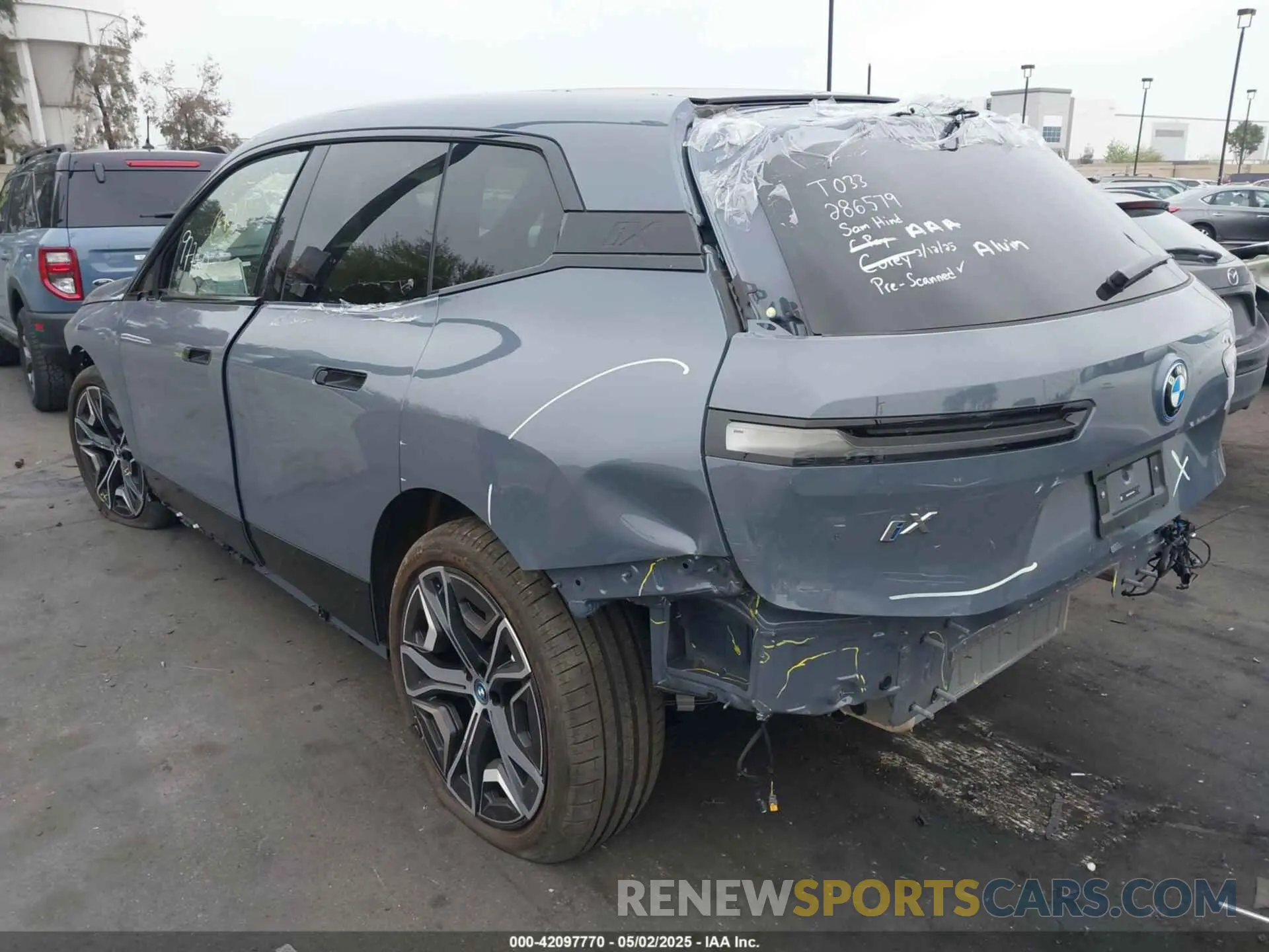 3 Фотография поврежденного автомобиля WB523CF07SCT32782 BMW IX 2025