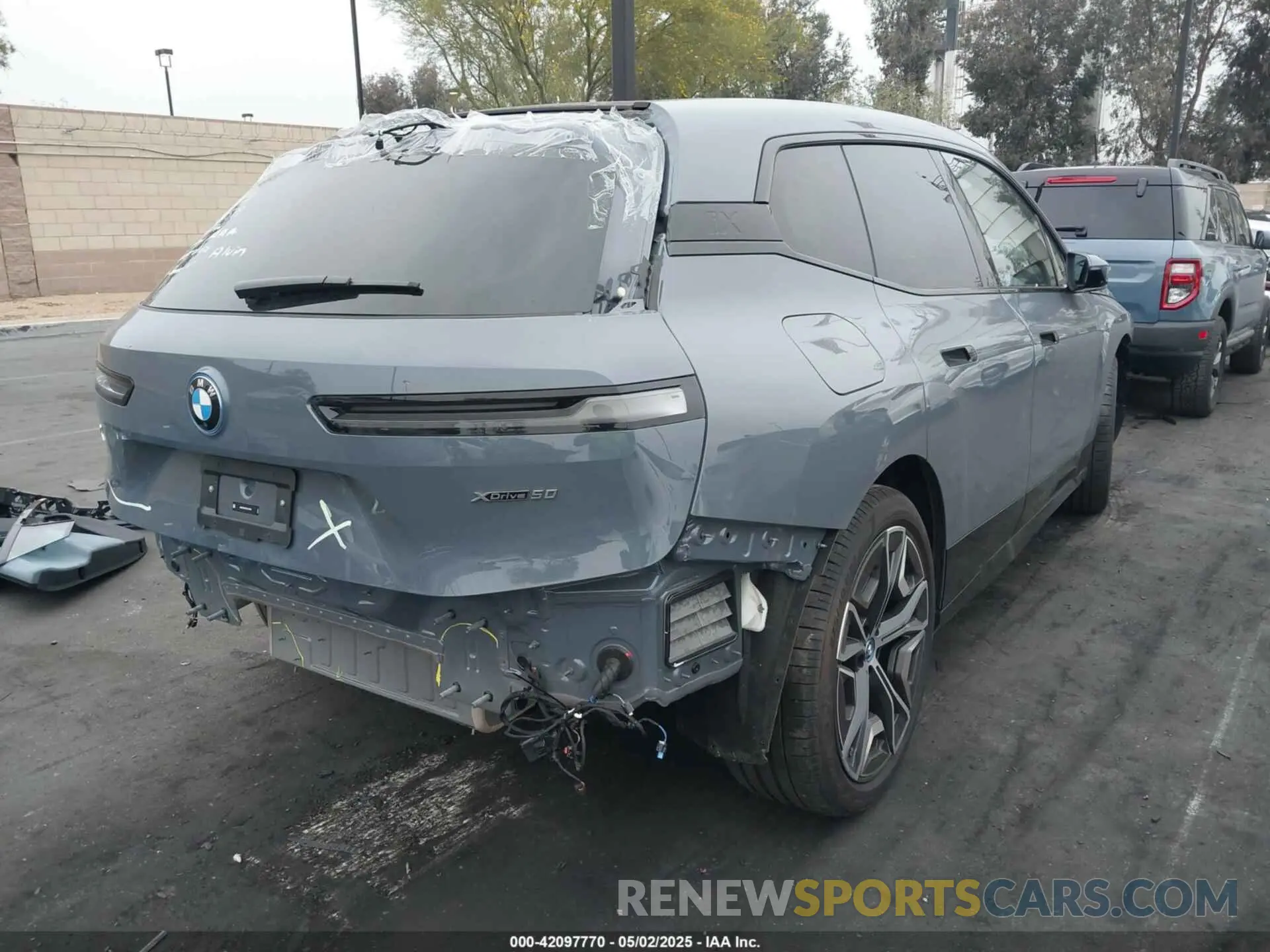 4 Фотография поврежденного автомобиля WB523CF07SCT32782 BMW IX 2025