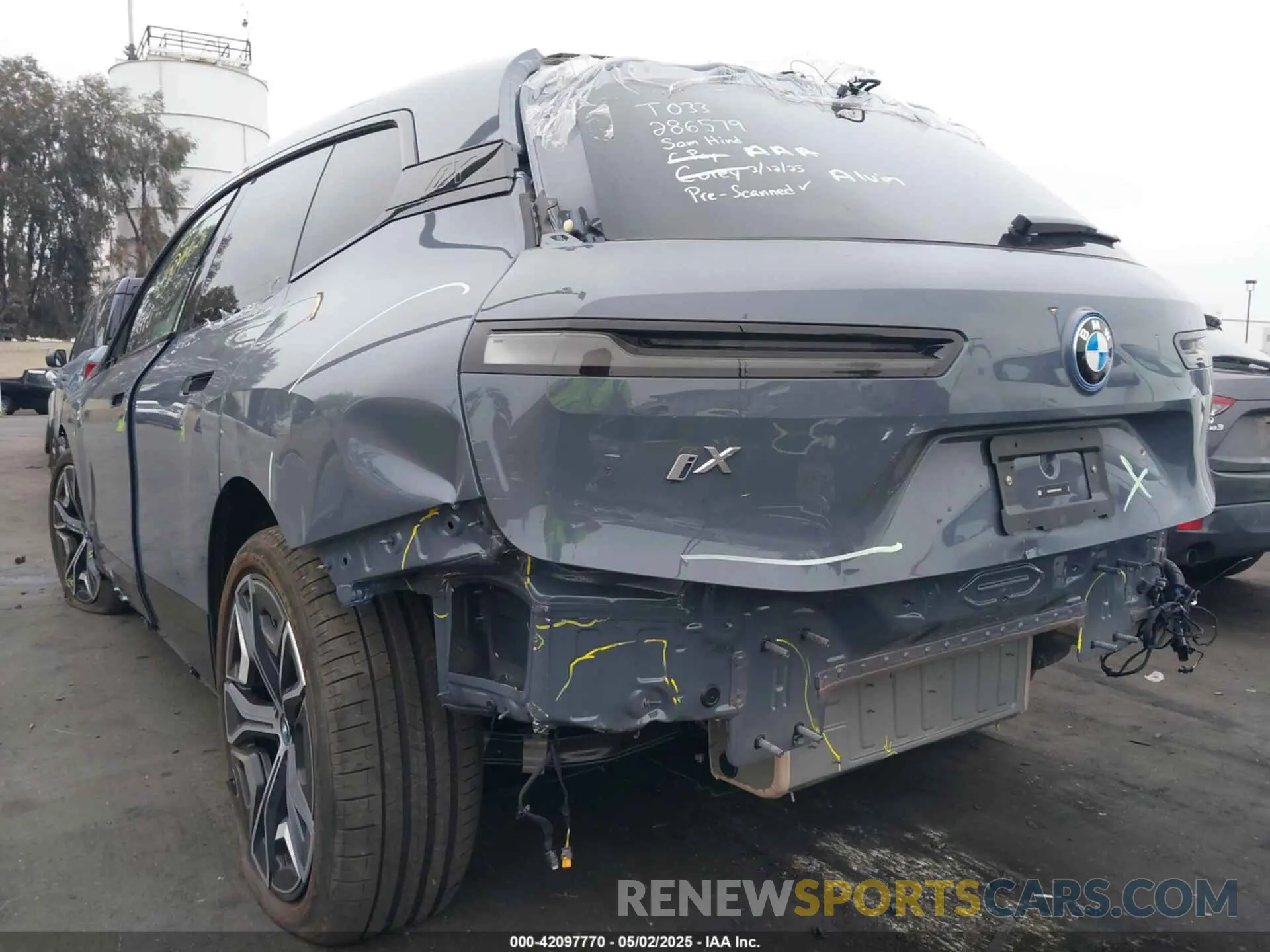 6 Фотография поврежденного автомобиля WB523CF07SCT32782 BMW IX 2025