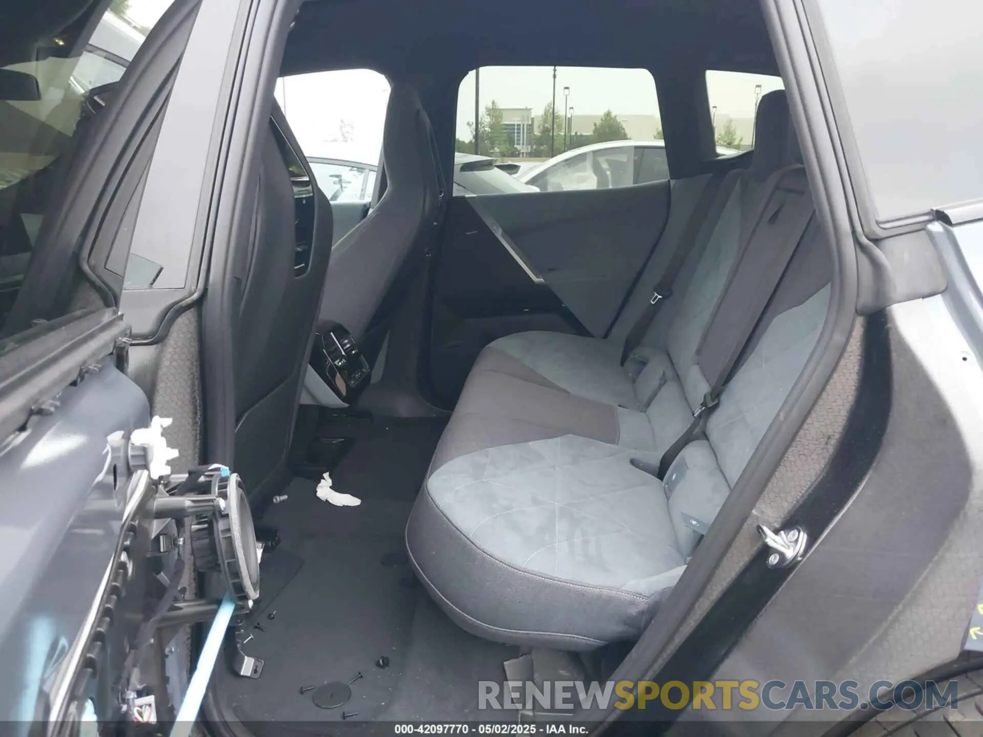 8 Фотография поврежденного автомобиля WB523CF07SCT32782 BMW IX 2025