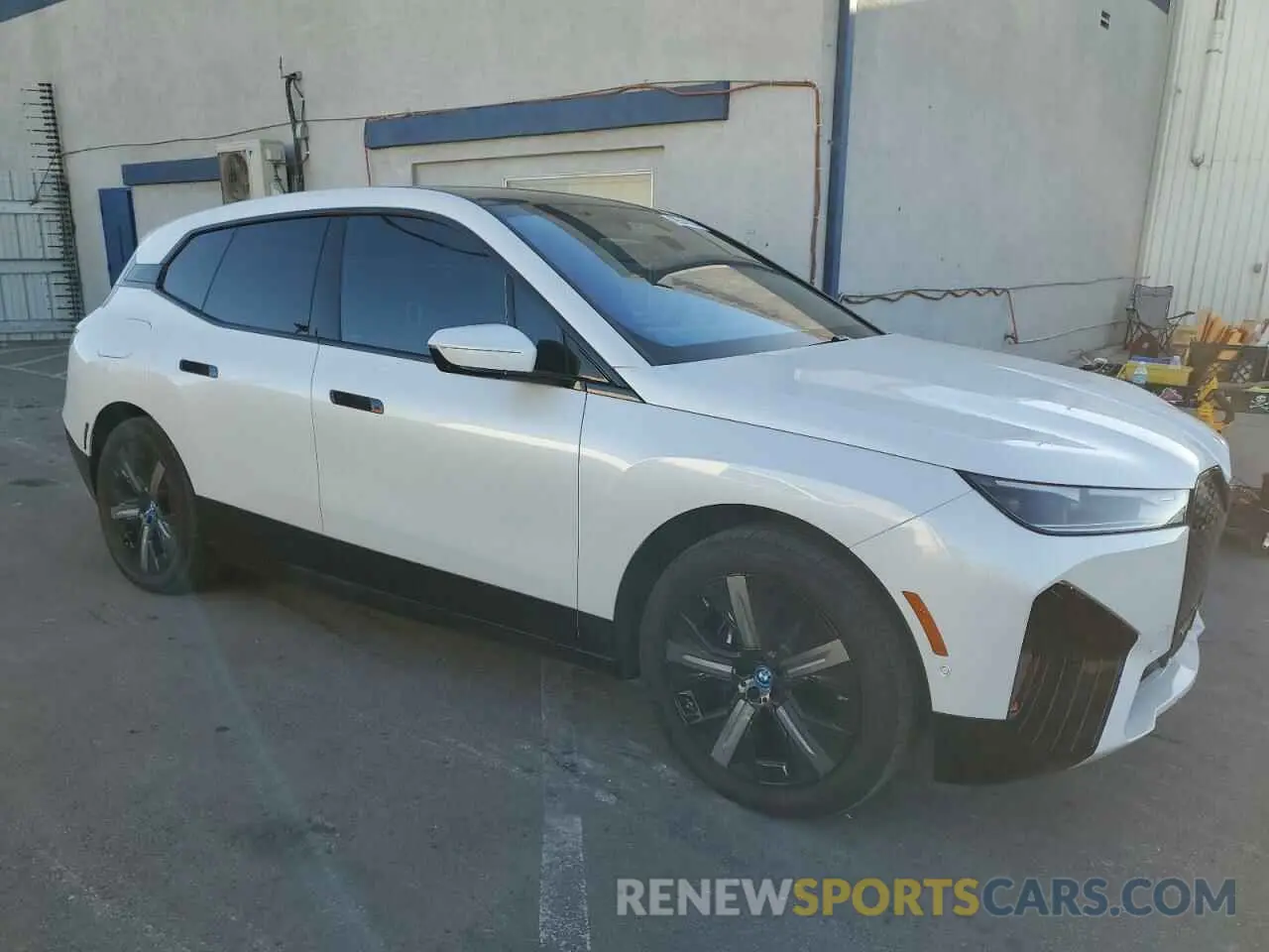 4 Фотография поврежденного автомобиля WB523CF08RCR05974 BMW IX XDRIVE5 2024