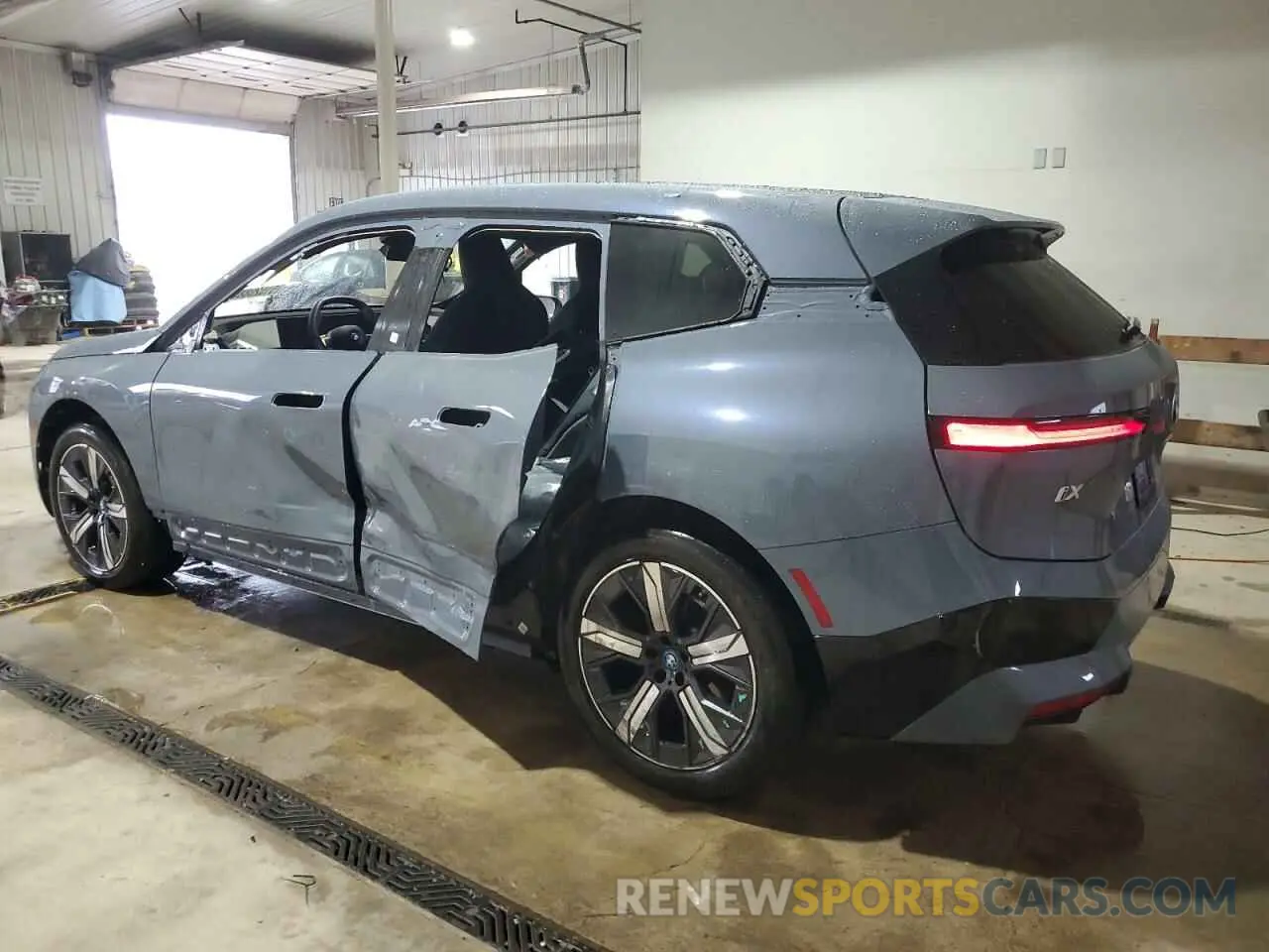 2 Фотография поврежденного автомобиля WB523CF0XRCP21815 BMW IX XDRIVE5 2024