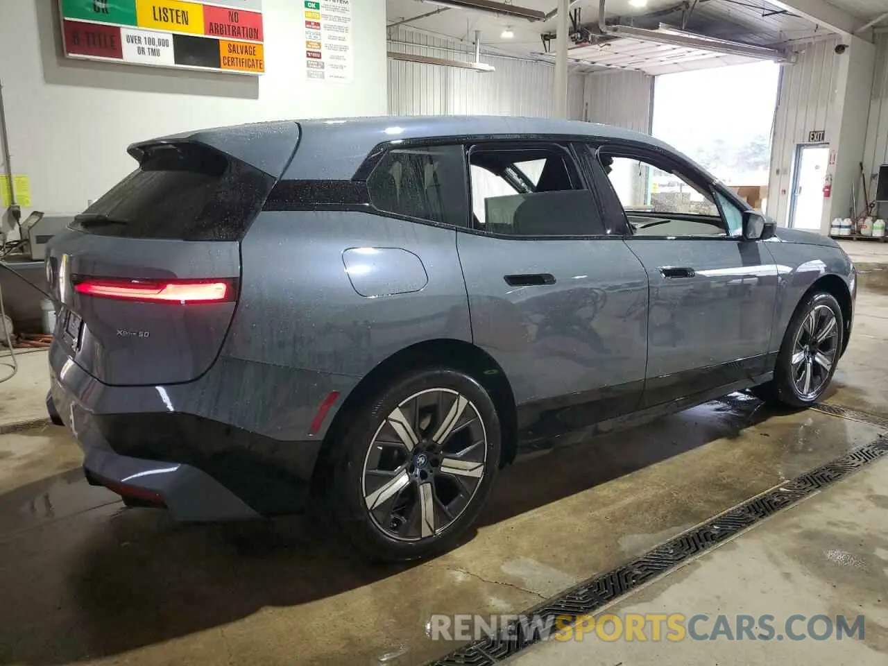 3 Фотография поврежденного автомобиля WB523CF0XRCP21815 BMW IX XDRIVE5 2024