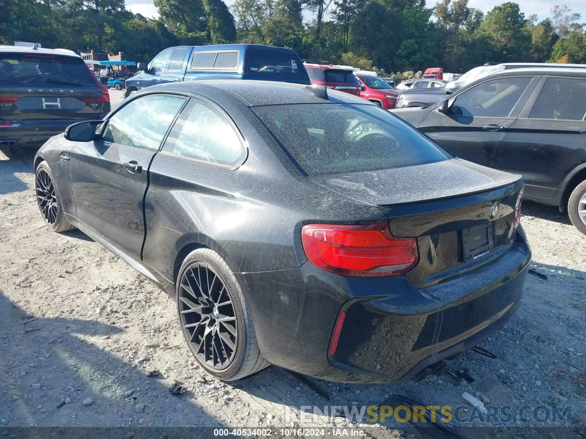 3 Photograph of a damaged car WBS2U7C57KVB09358 BMW M2 2019