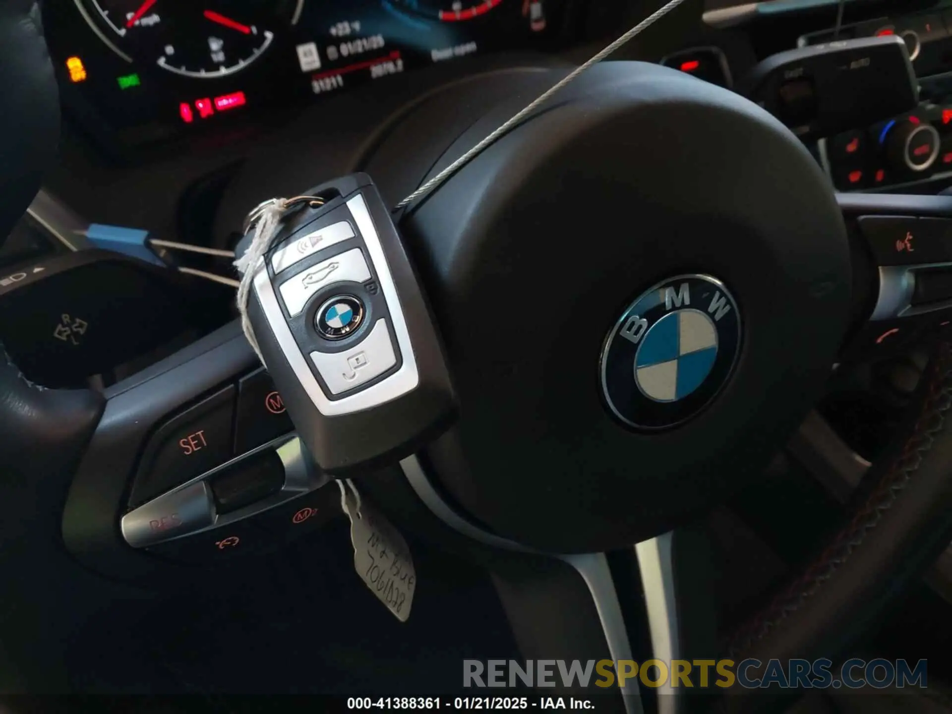 11 Photograph of a damaged car WBS2U7C58KVJ07650 BMW M2 2019