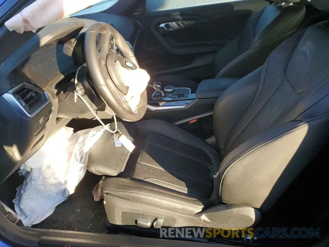 7 Photograph of a damaged car 3MW53CM07N8C64965 BMW M2 2022