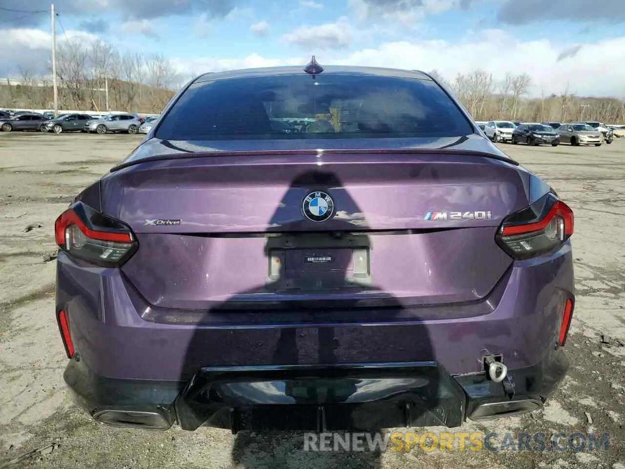 6 Photograph of a damaged car 3MW53CM09N8C49139 BMW M2 2022