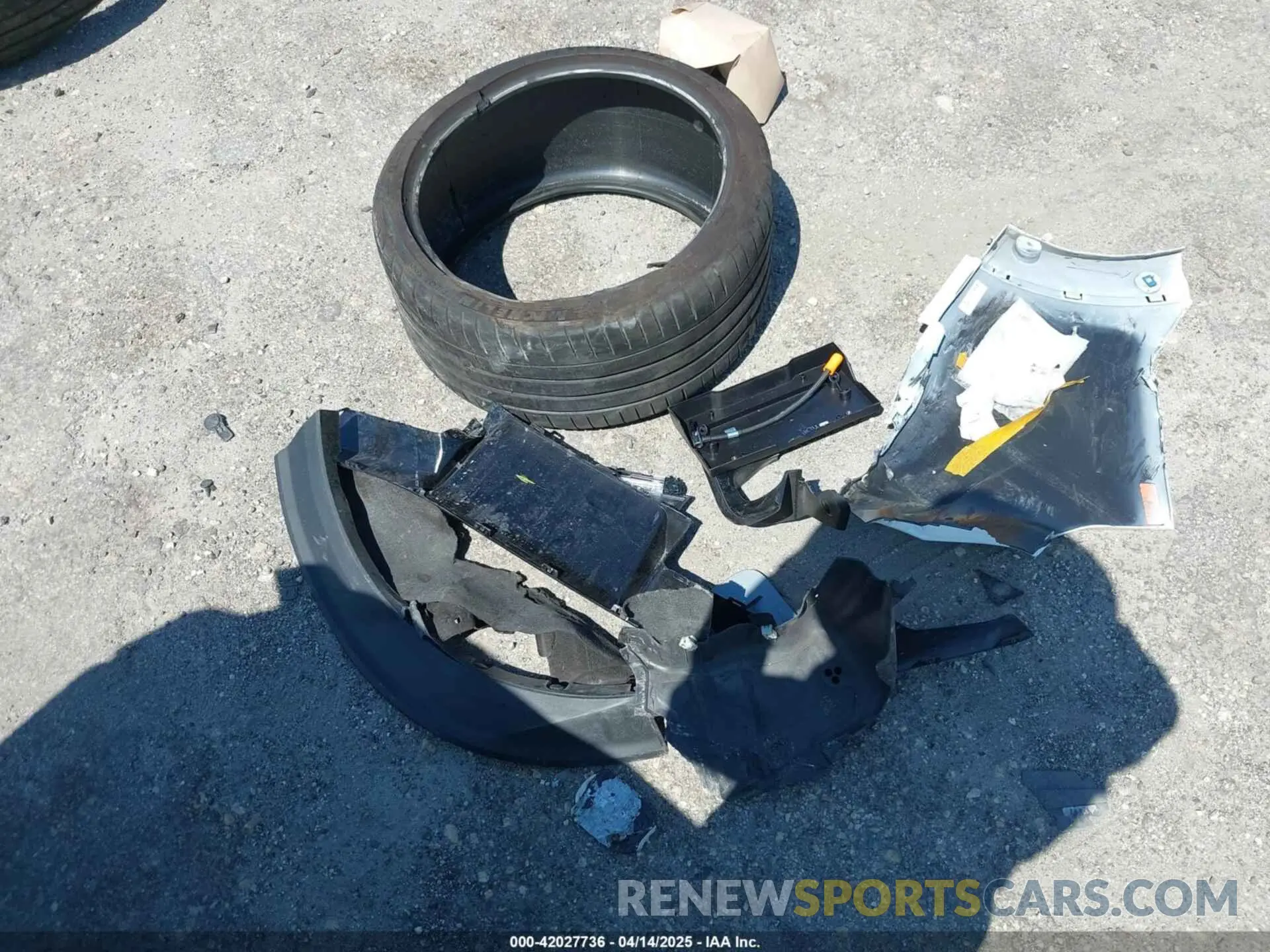 12 Photograph of a damaged car 3MF13DM04R8E69489 BMW M2 2024