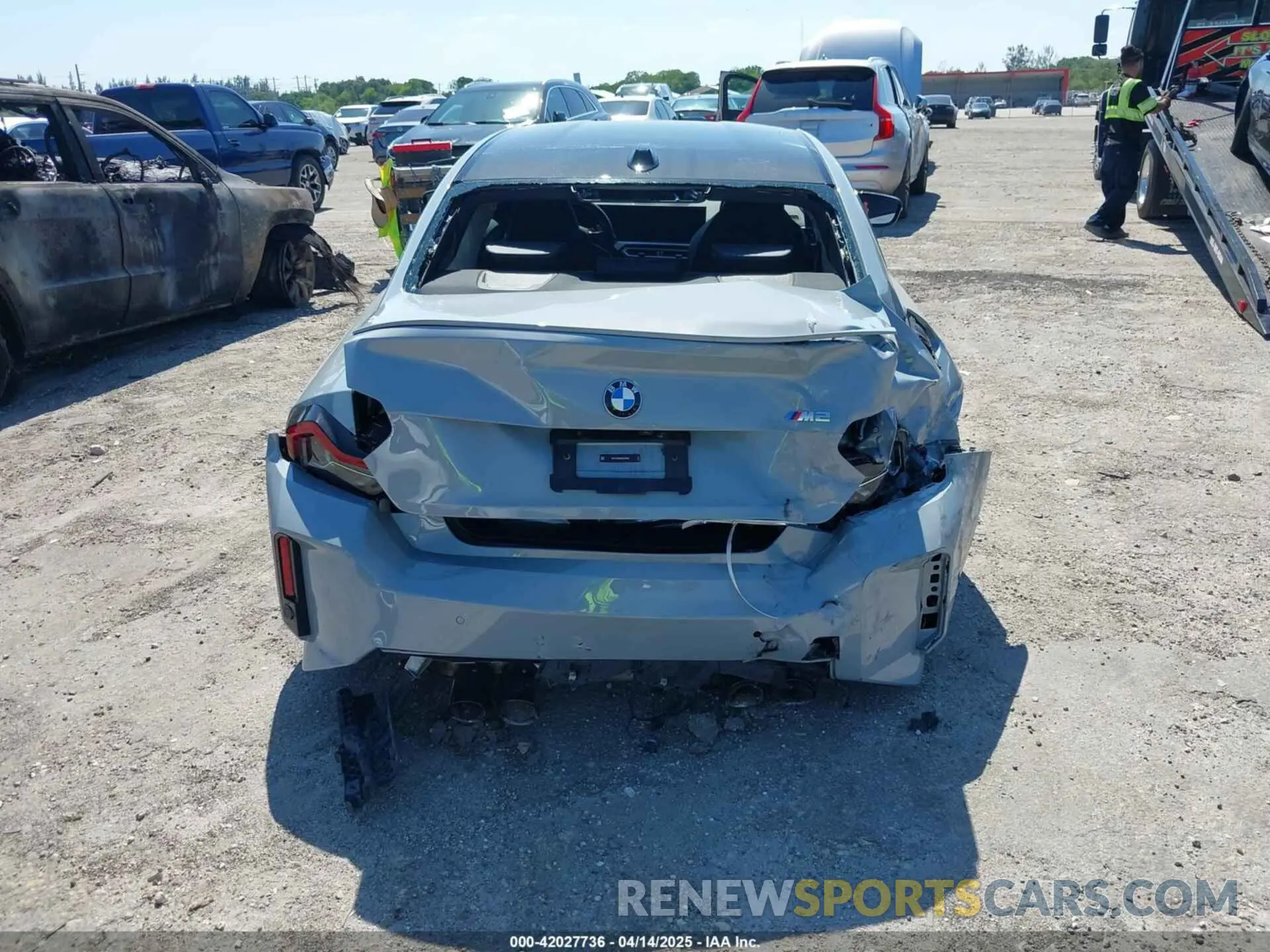 17 Photograph of a damaged car 3MF13DM04R8E69489 BMW M2 2024