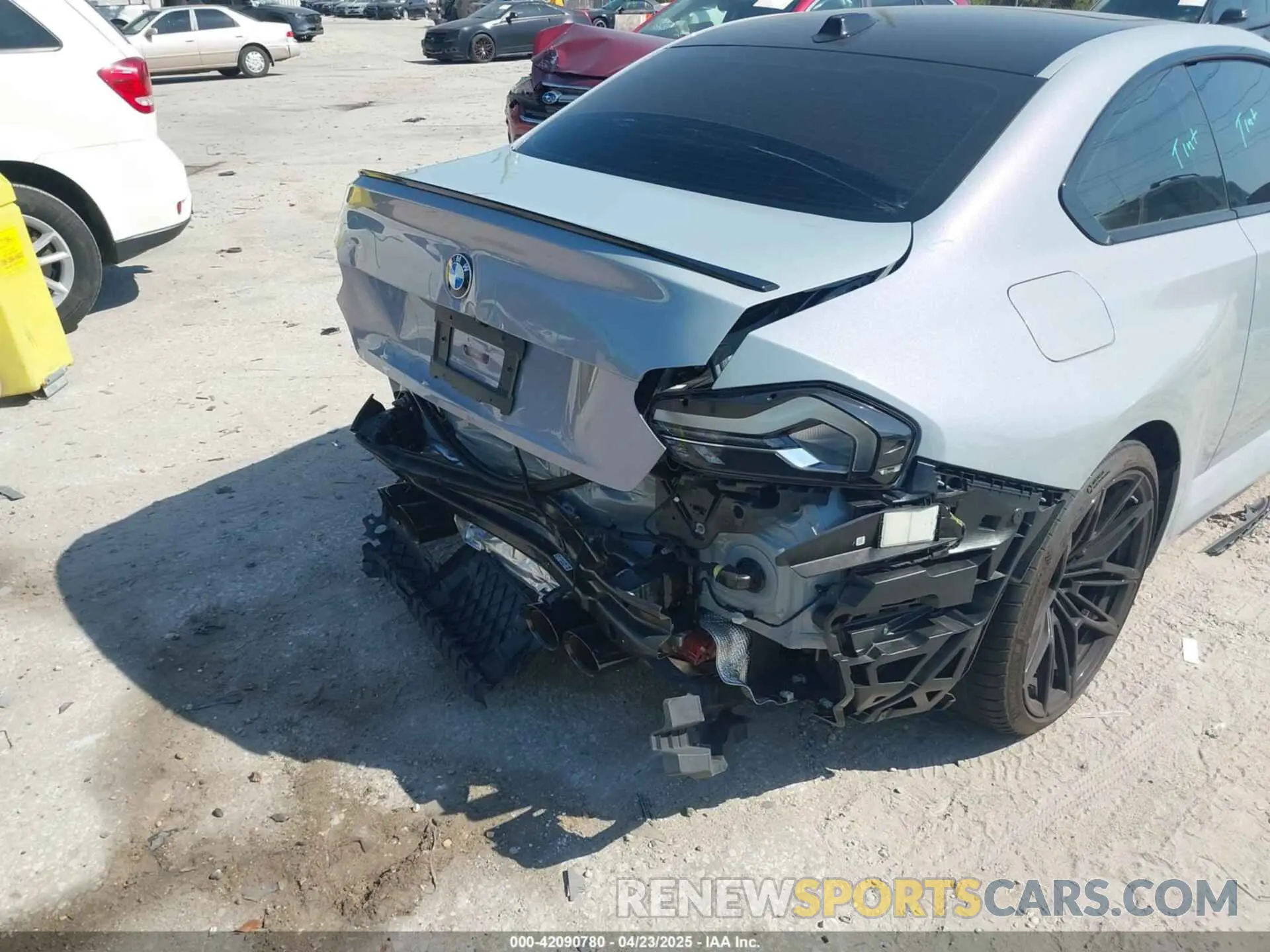 19 Photograph of a damaged car 3MF13DM08R8E17041 BMW M2 2024
