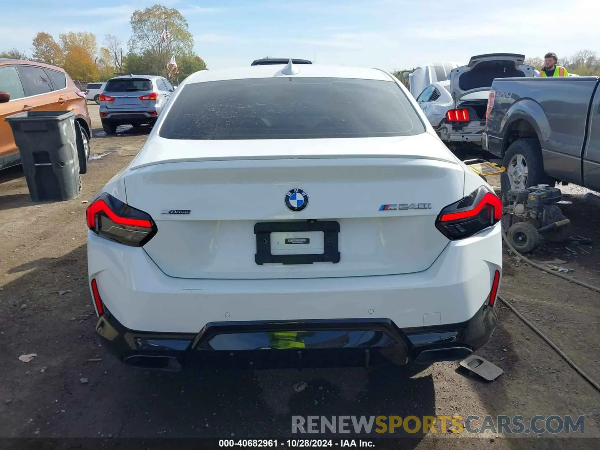 16 Photograph of a damaged car 3MW53CM04N8C36749 BMW M240 2022