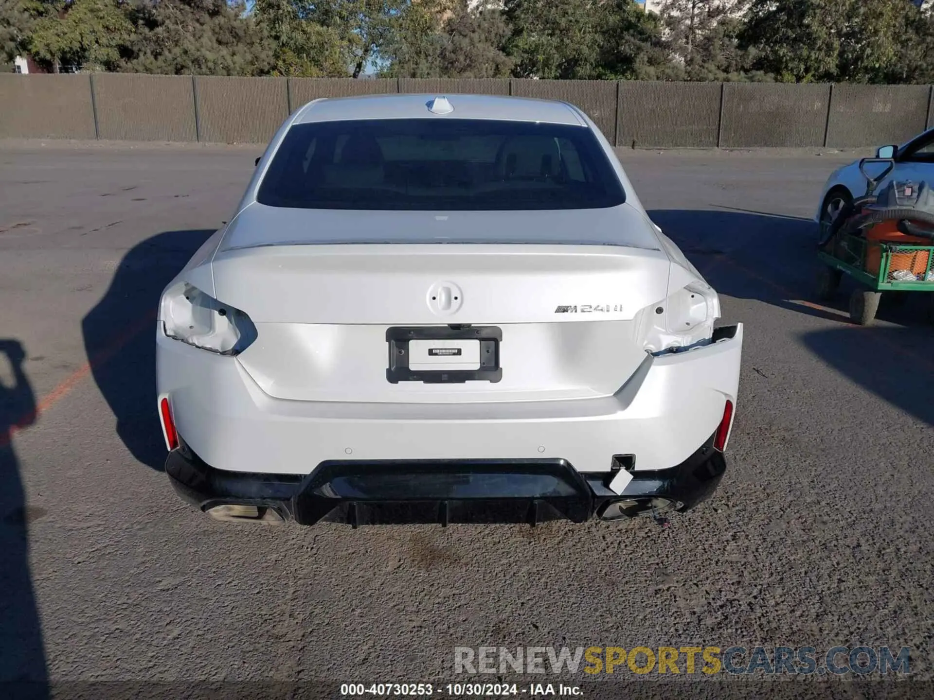 17 Photograph of a damaged car 3MW43CM0XP8D14224 BMW M240 2023