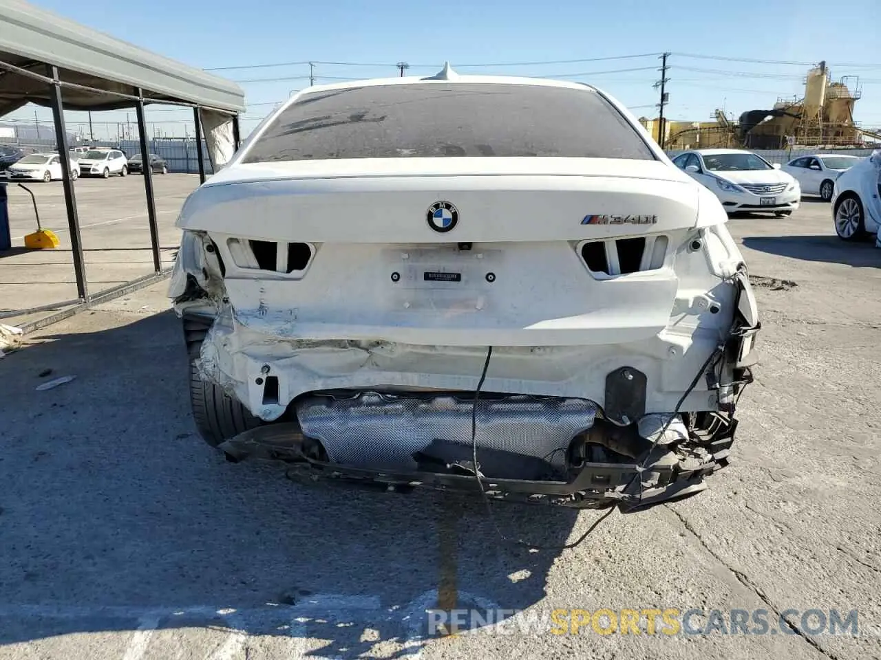 9 Photograph of a damaged car 3MW5U7J09L8B30870 BMW M3 2020