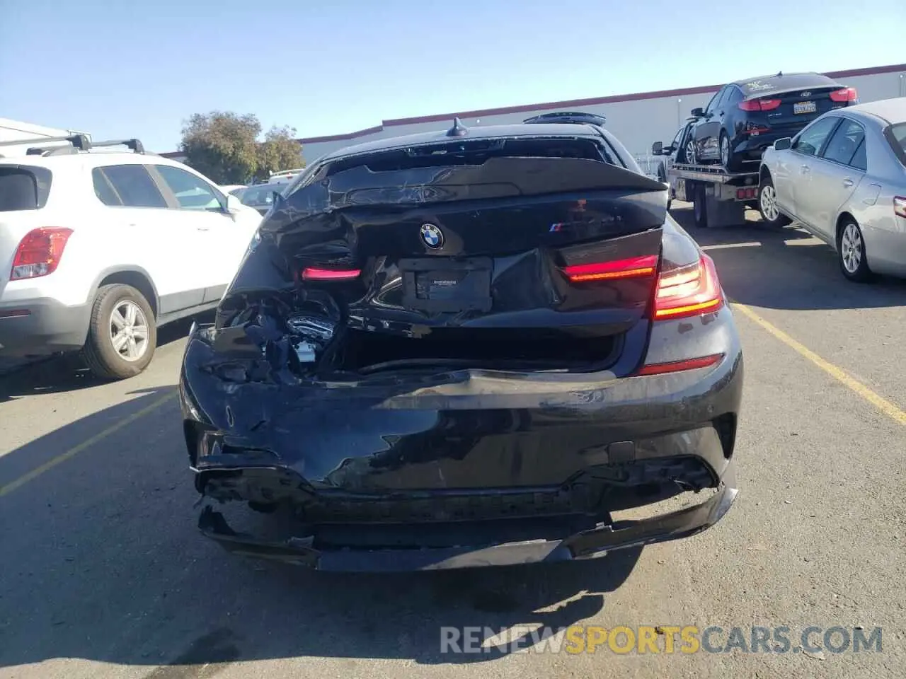 6 Photograph of a damaged car 3MW5U7J08N8C39520 BMW M3 2022