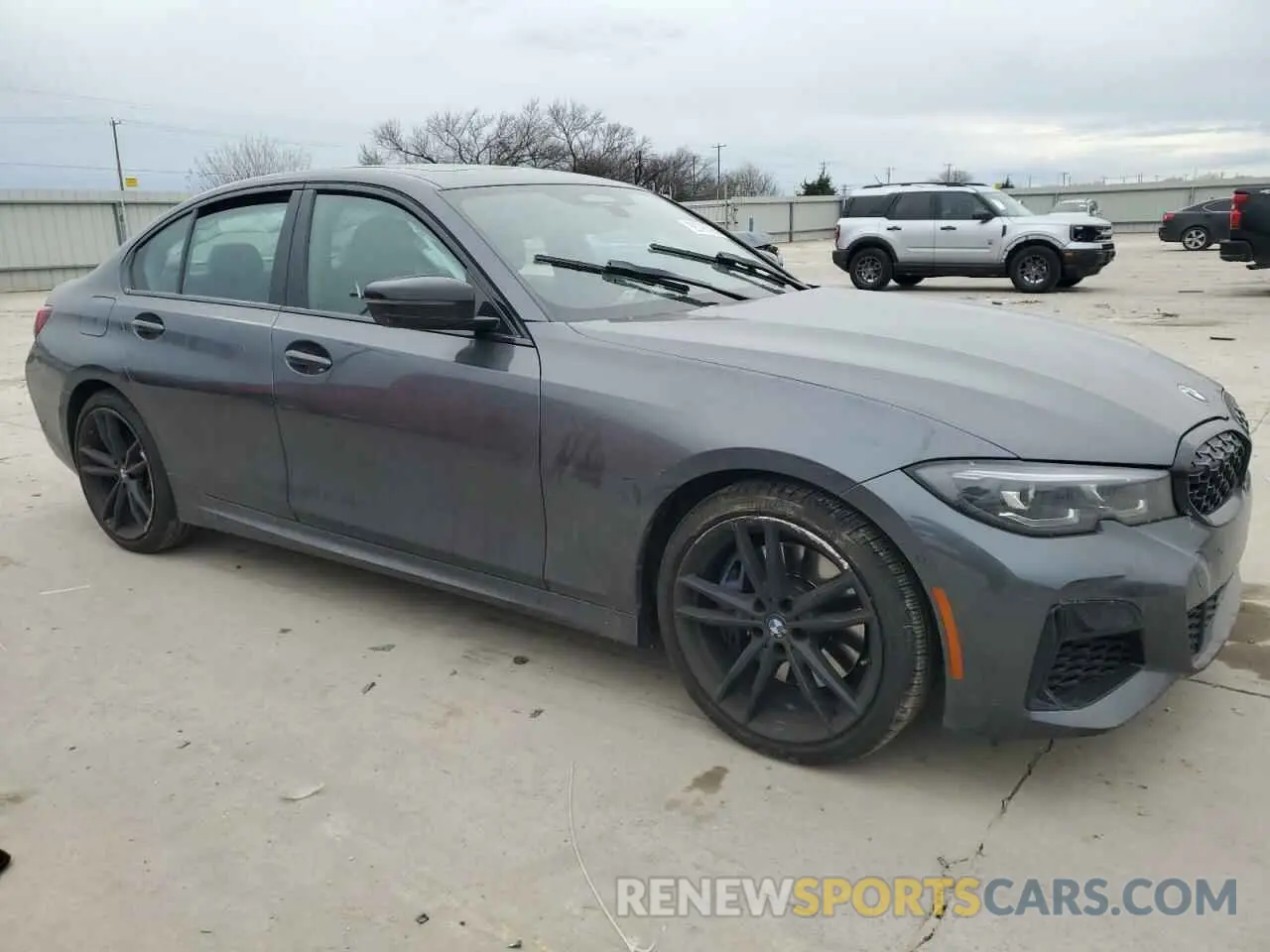 4 Photograph of a damaged car 3MW5U9J07N8C42470 BMW M3 2022