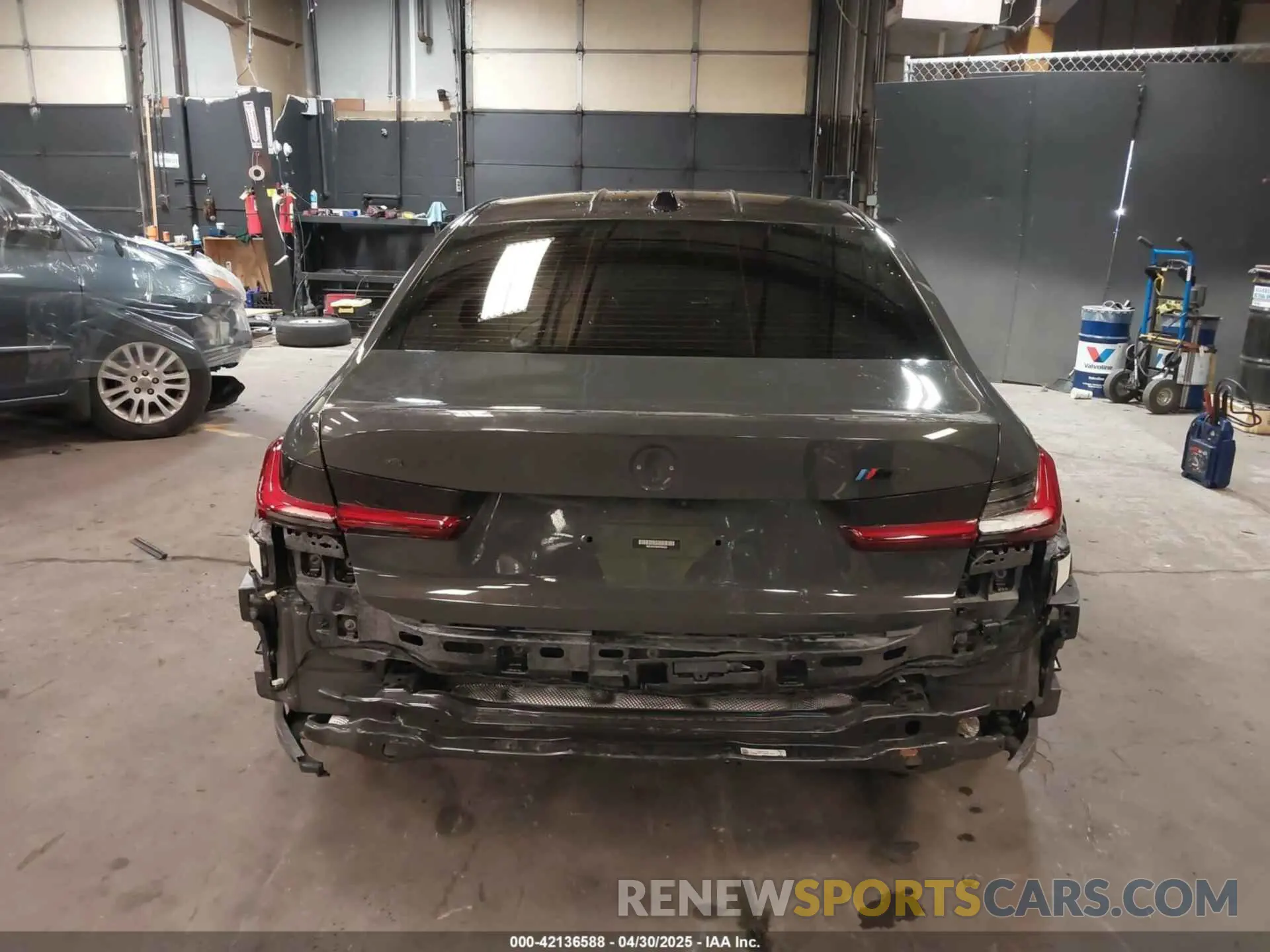 17 Photograph of a damaged car WBS43AY08PFP63435 BMW M3 2023