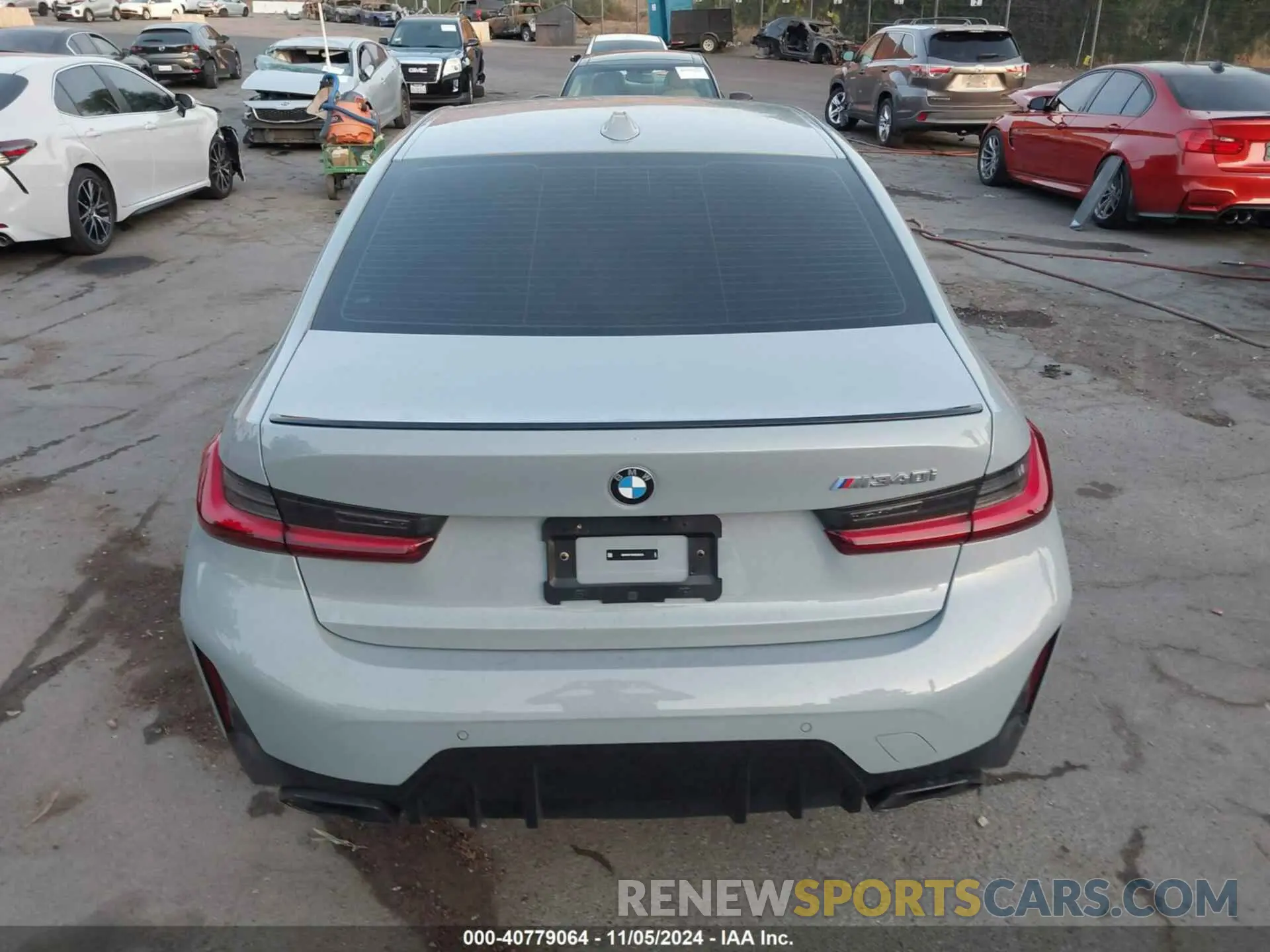 16 Photograph of a damaged car 3MW59FT05S8E98325 BMW M340I 2025