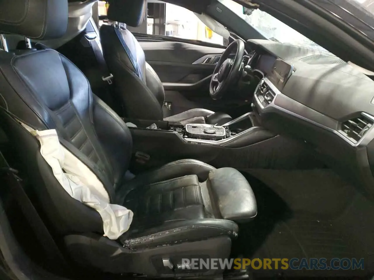 7 Photograph of a damaged car WBA13AR02MCH23714 BMW M4 2021