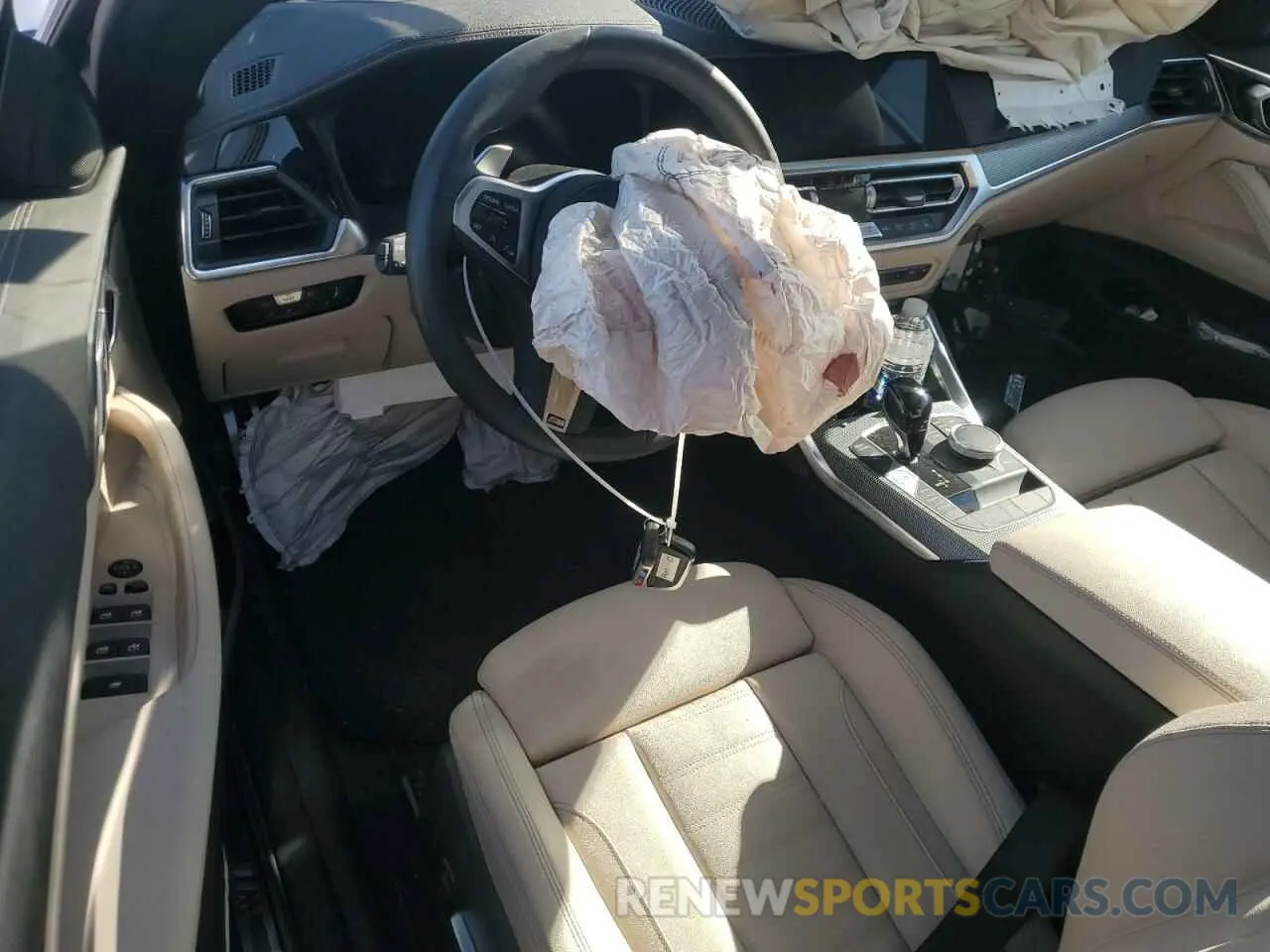8 Photograph of a damaged car WBA53AT02MCH55279 BMW M4 2021