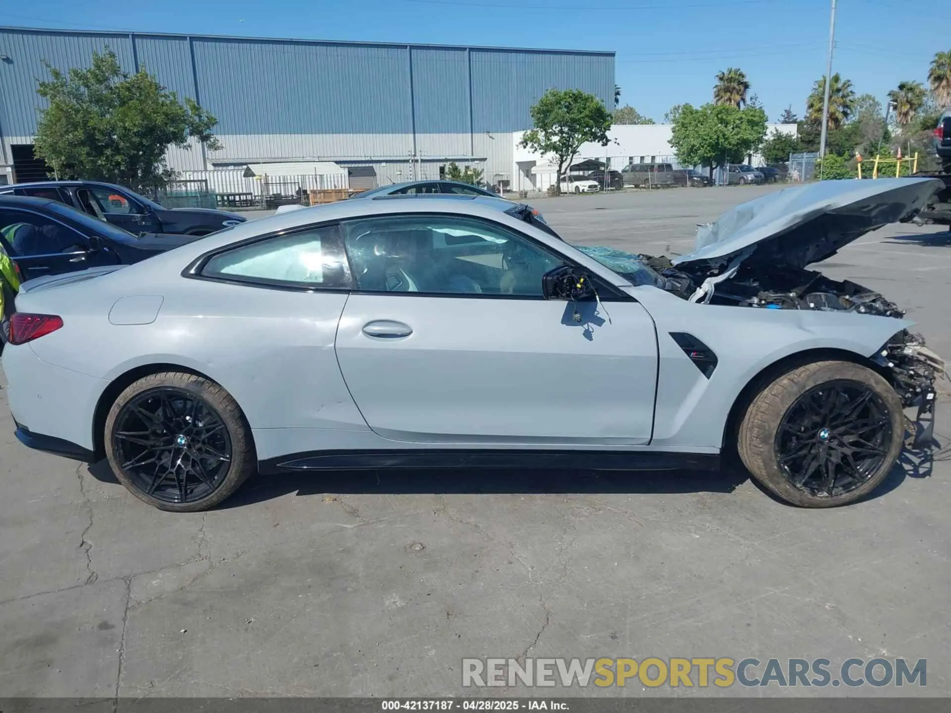 13 Фотография поврежденного автомобиля WBS33HK01SCU25530 BMW M4 2025