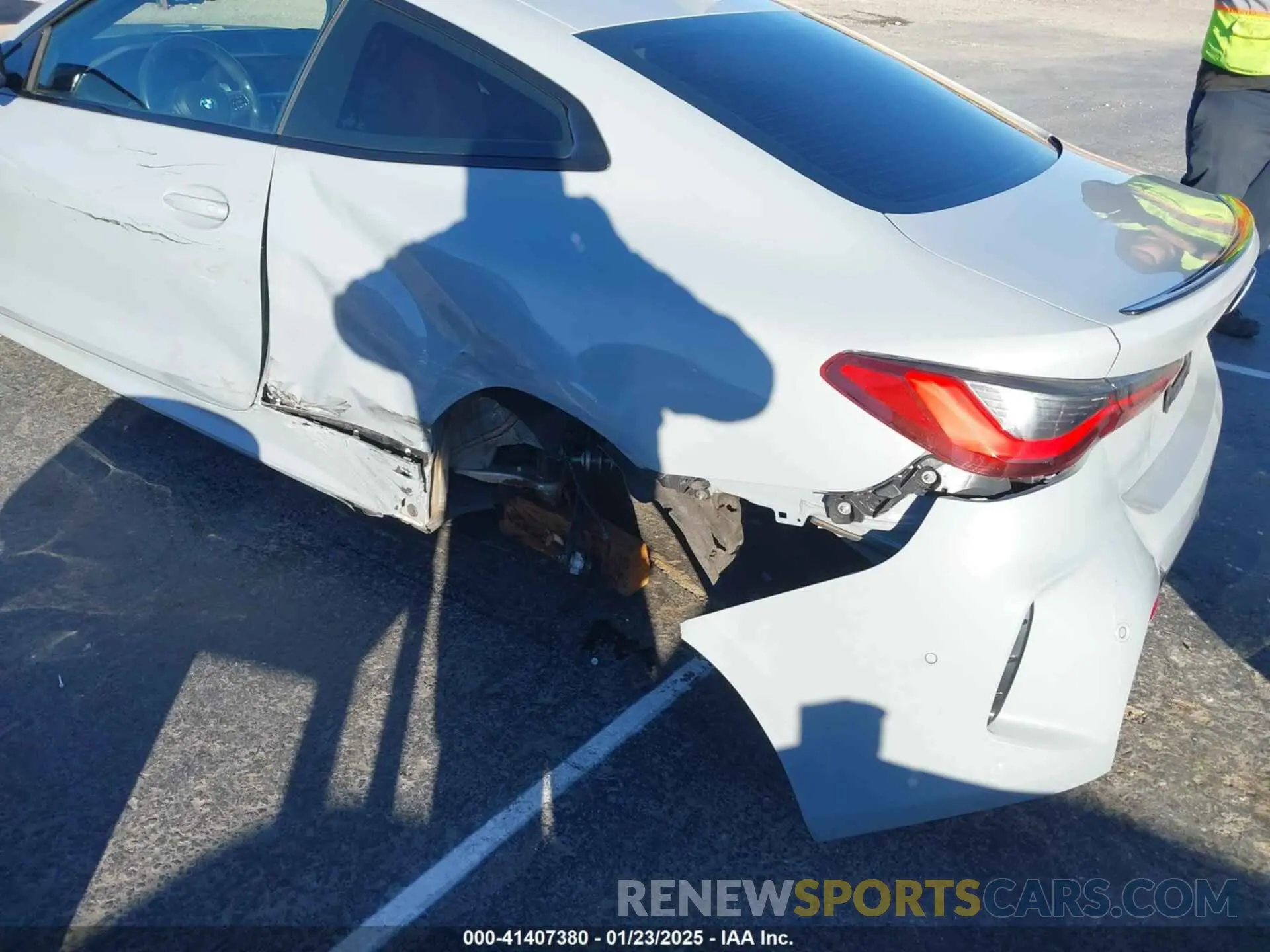 6 Photograph of a damaged car WBA83AP06PCL18166 BMW M440I 2023