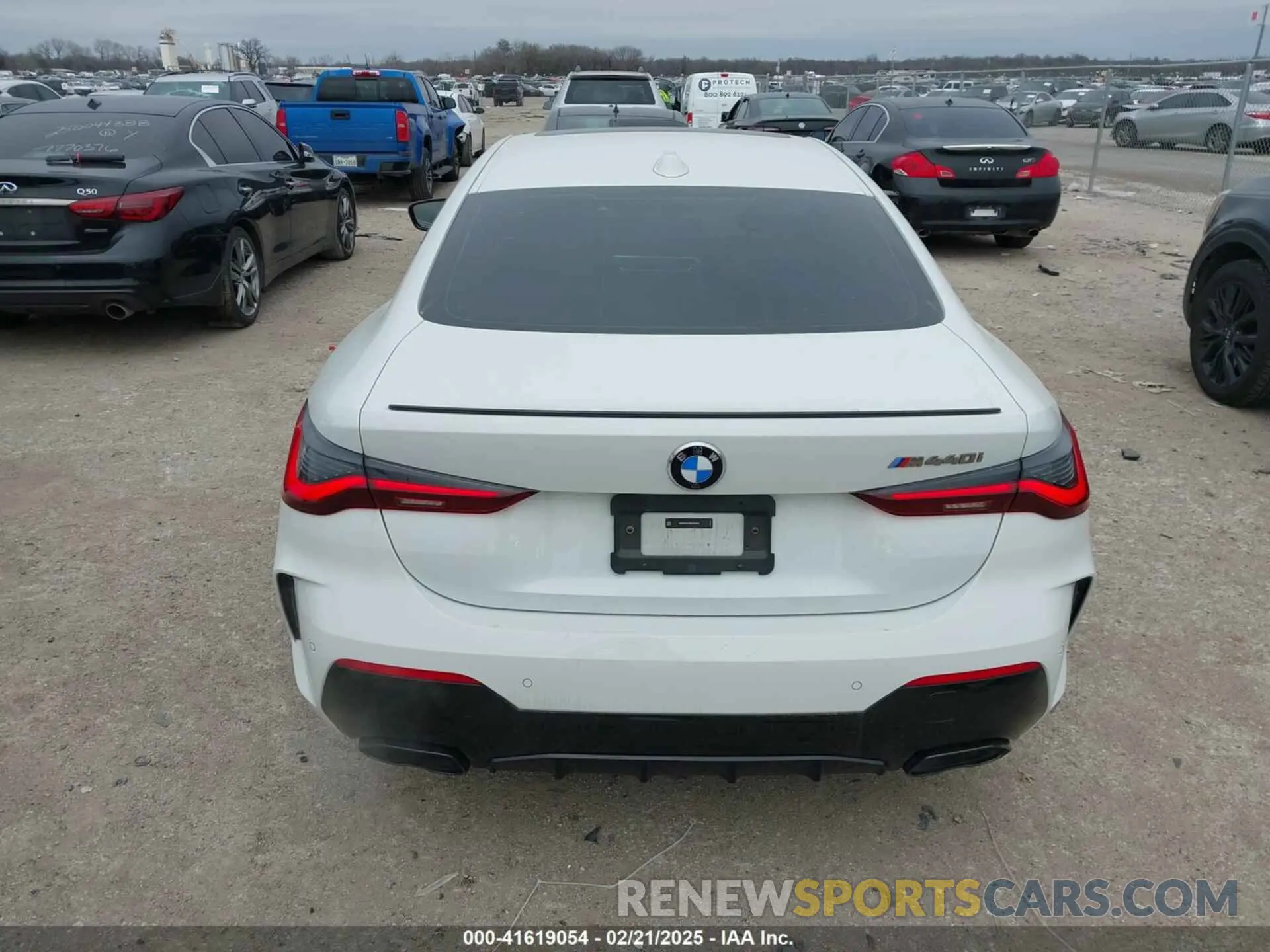 17 Photograph of a damaged car WBA83AP03RCR93802 BMW M440I 2024