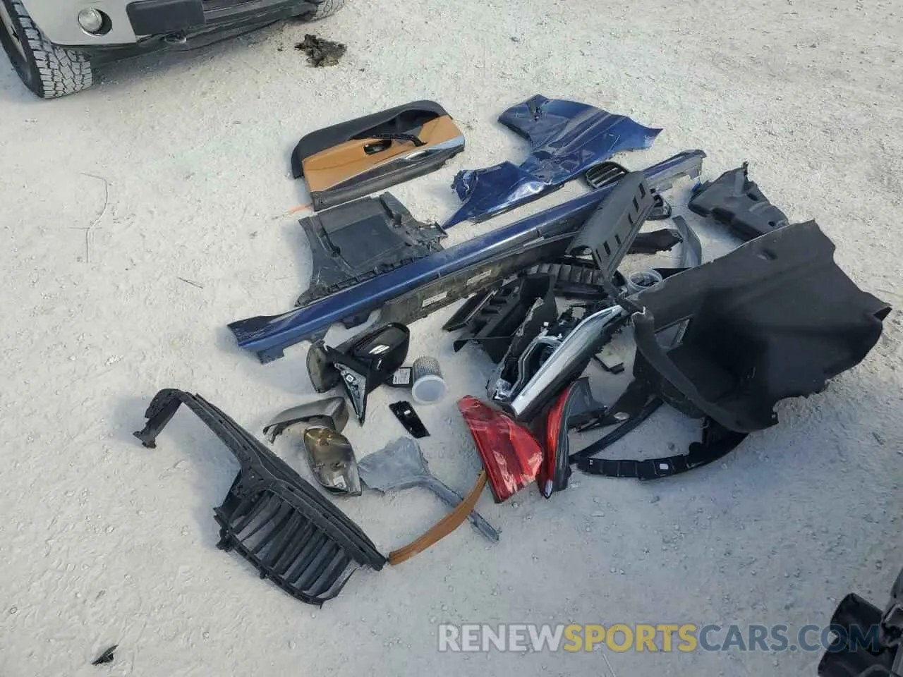 12 Photograph of a damaged car WBAJB9C54KB288670 BMW M5 2019