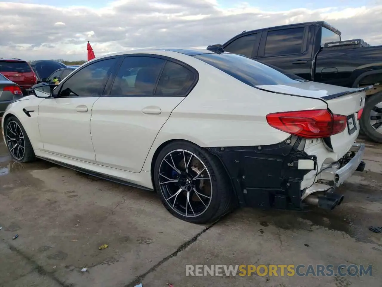 2 Фотография поврежденного автомобиля WBSJF0C52KB285536 BMW M5 2019