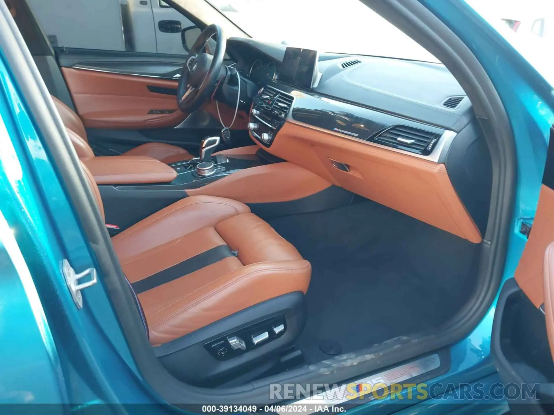 5 Photograph of a damaged car WBSJF0C52KB447231 BMW M5 2019