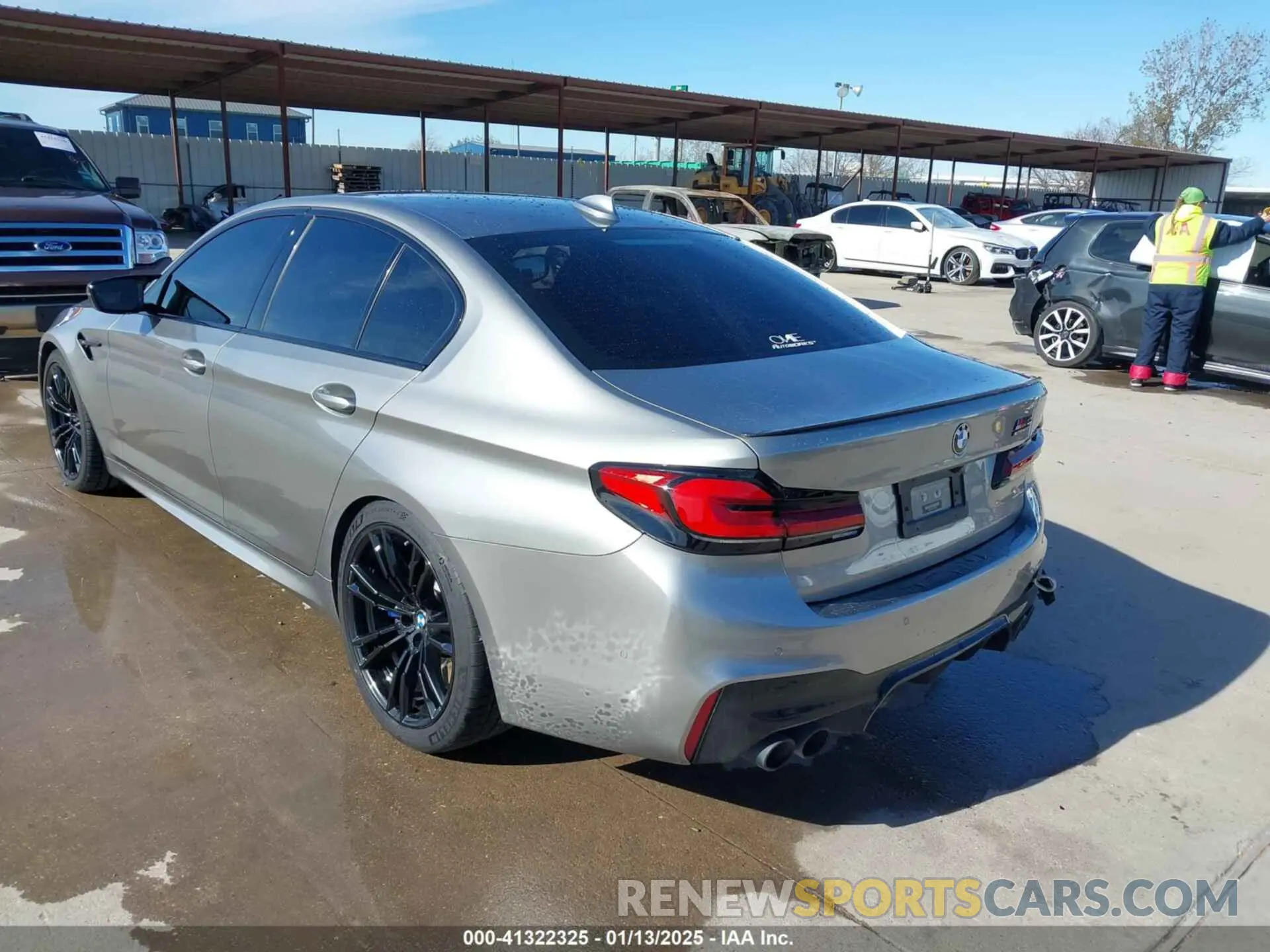 3 Фотография поврежденного автомобиля WBSJF0C53KB448064 BMW M5 2019