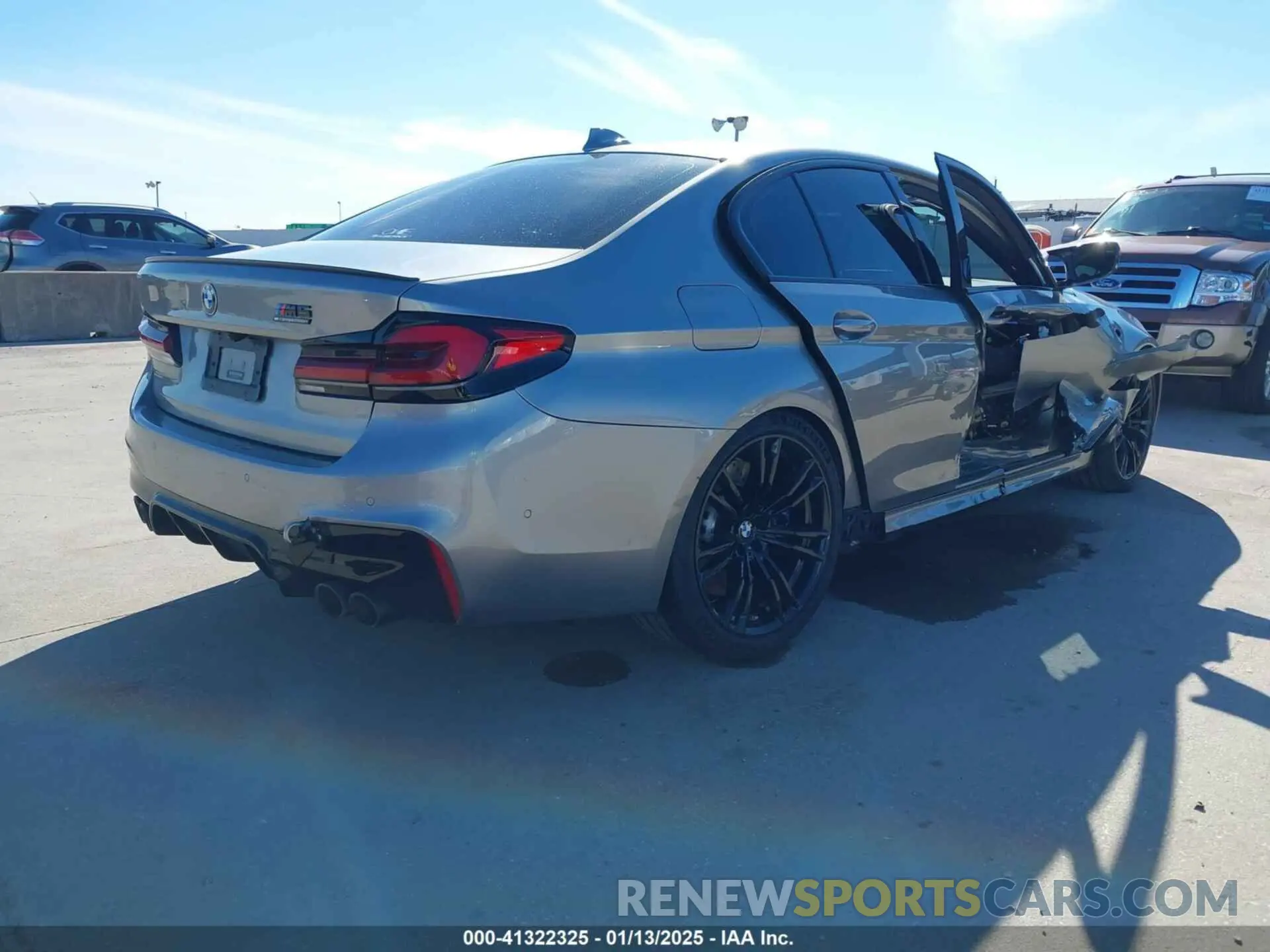 4 Фотография поврежденного автомобиля WBSJF0C53KB448064 BMW M5 2019