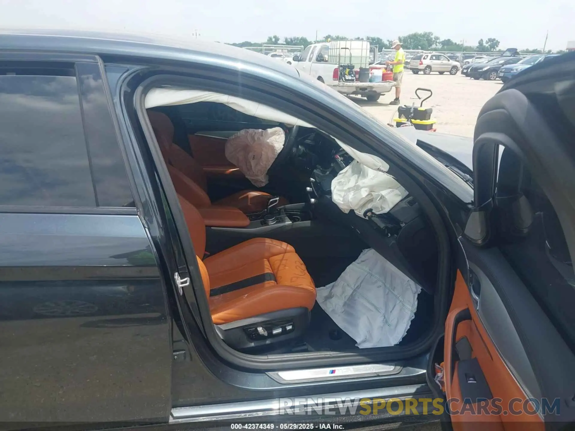 5 Photograph of a damaged car WBSJF0C58KB447623 BMW M5 2019