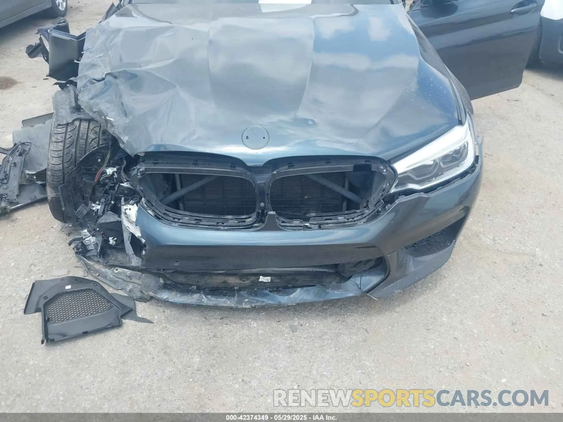 6 Photograph of a damaged car WBSJF0C58KB447623 BMW M5 2019