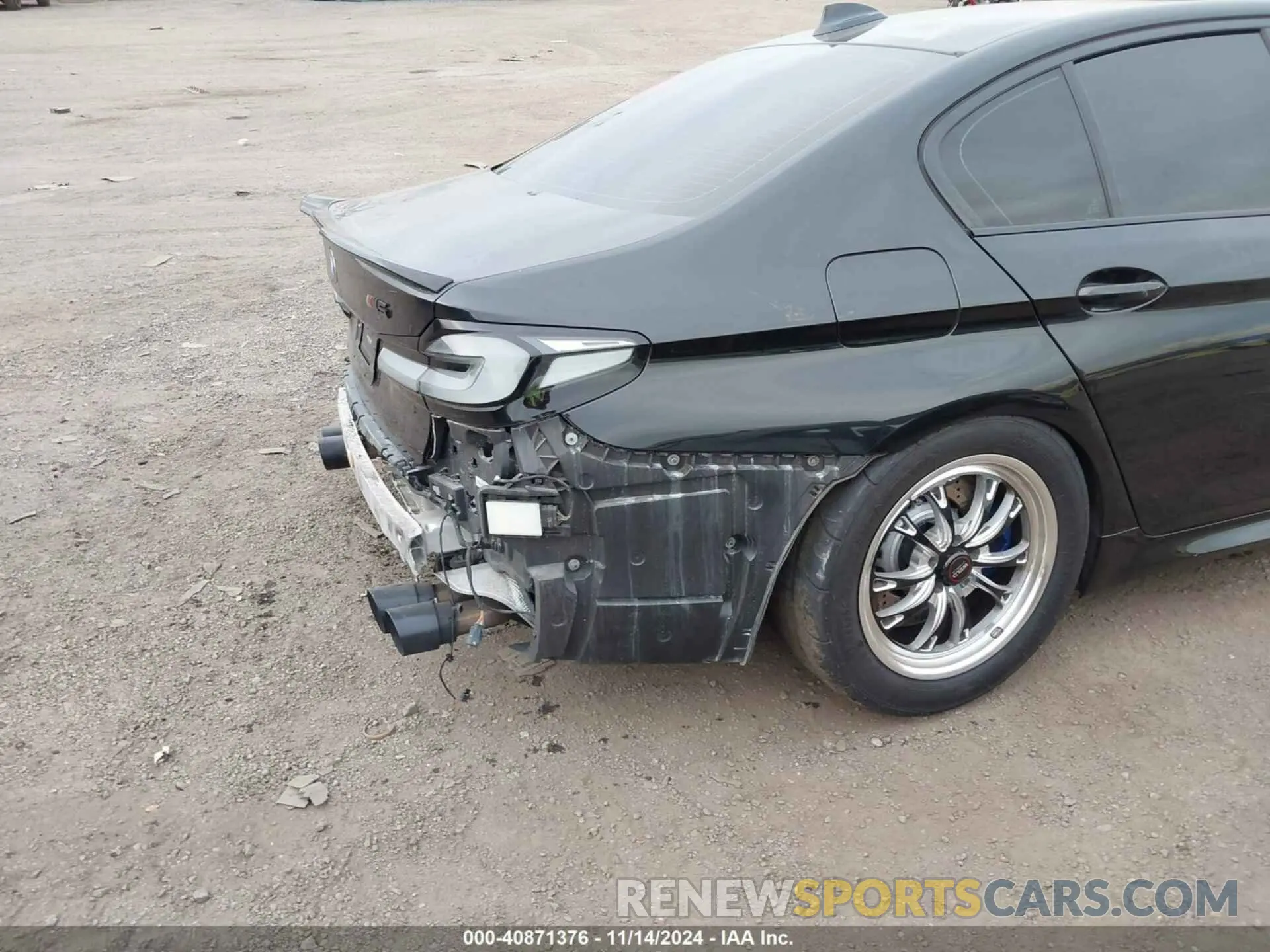 17 Photograph of a damaged car WBSJF0C01LCD33045 BMW M5 2020