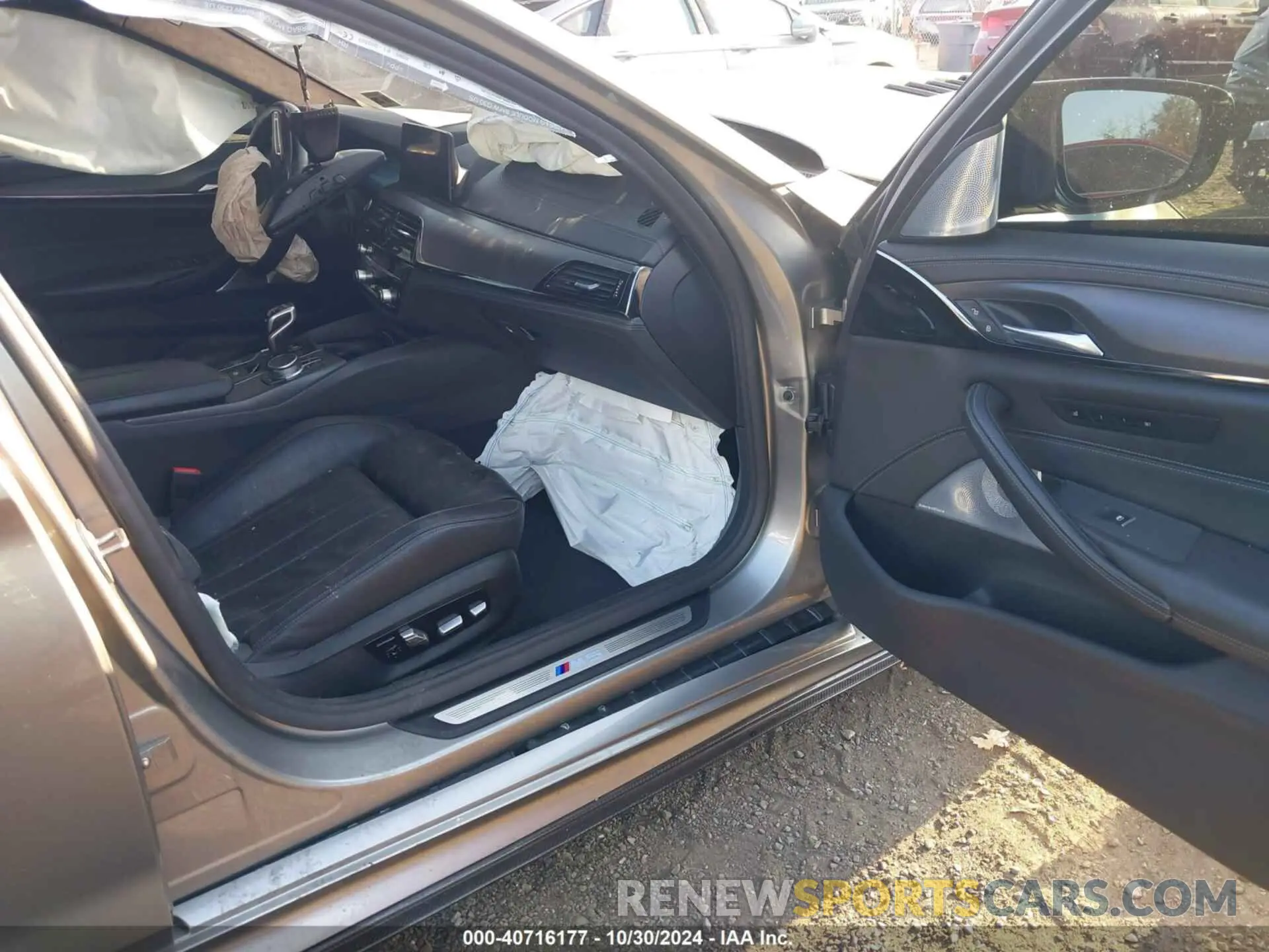 5 Photograph of a damaged car WBSJF0C06LCE13666 BMW M5 2020