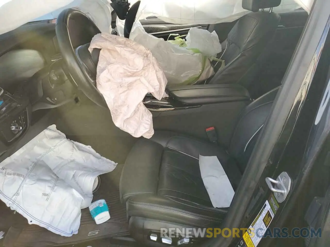 7 Photograph of a damaged car WBA13BK06MCF15237 BMW M5 2021