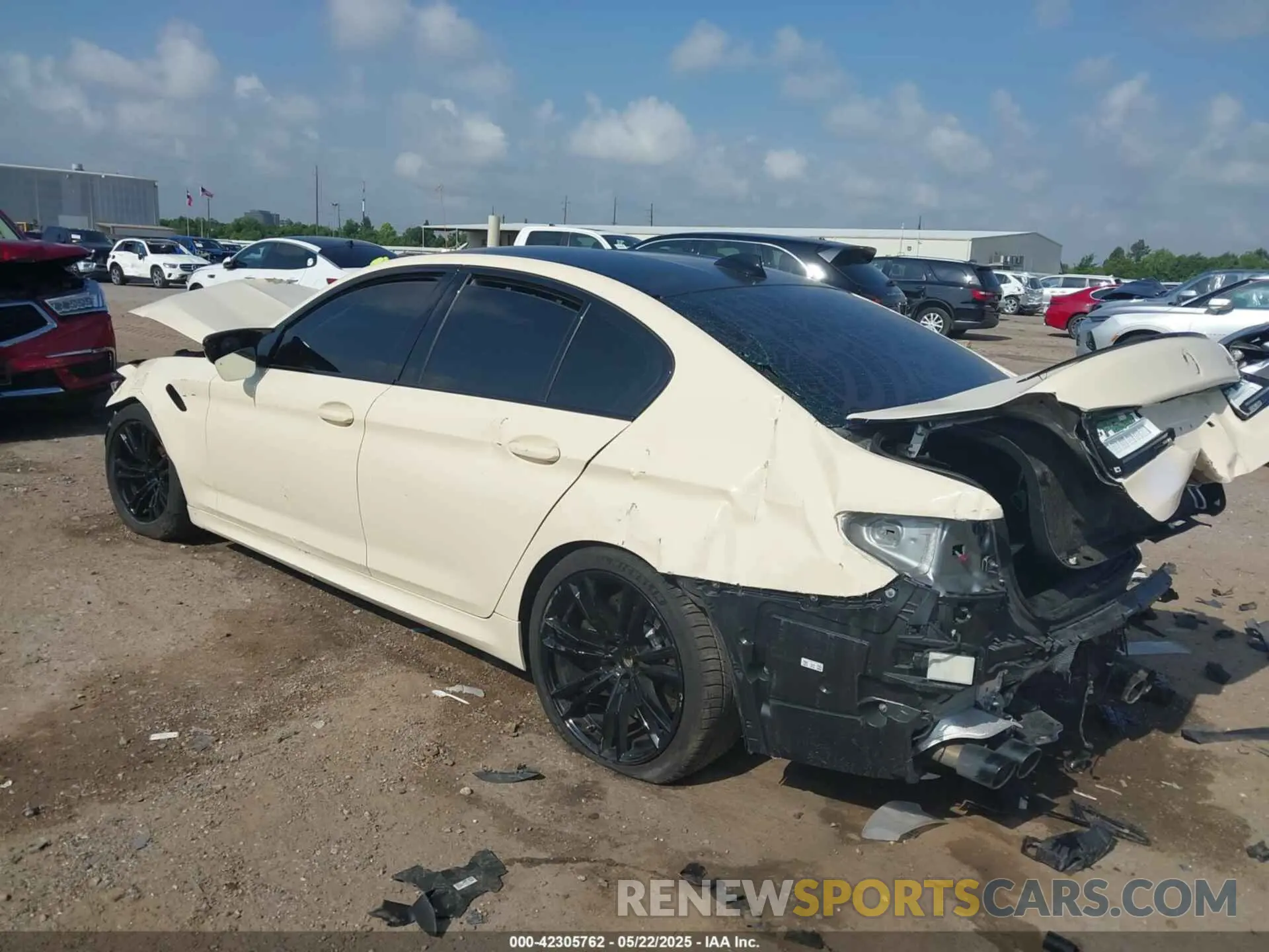 3 Photograph of a damaged car WBS83CH04MCF63178 BMW M5 2021