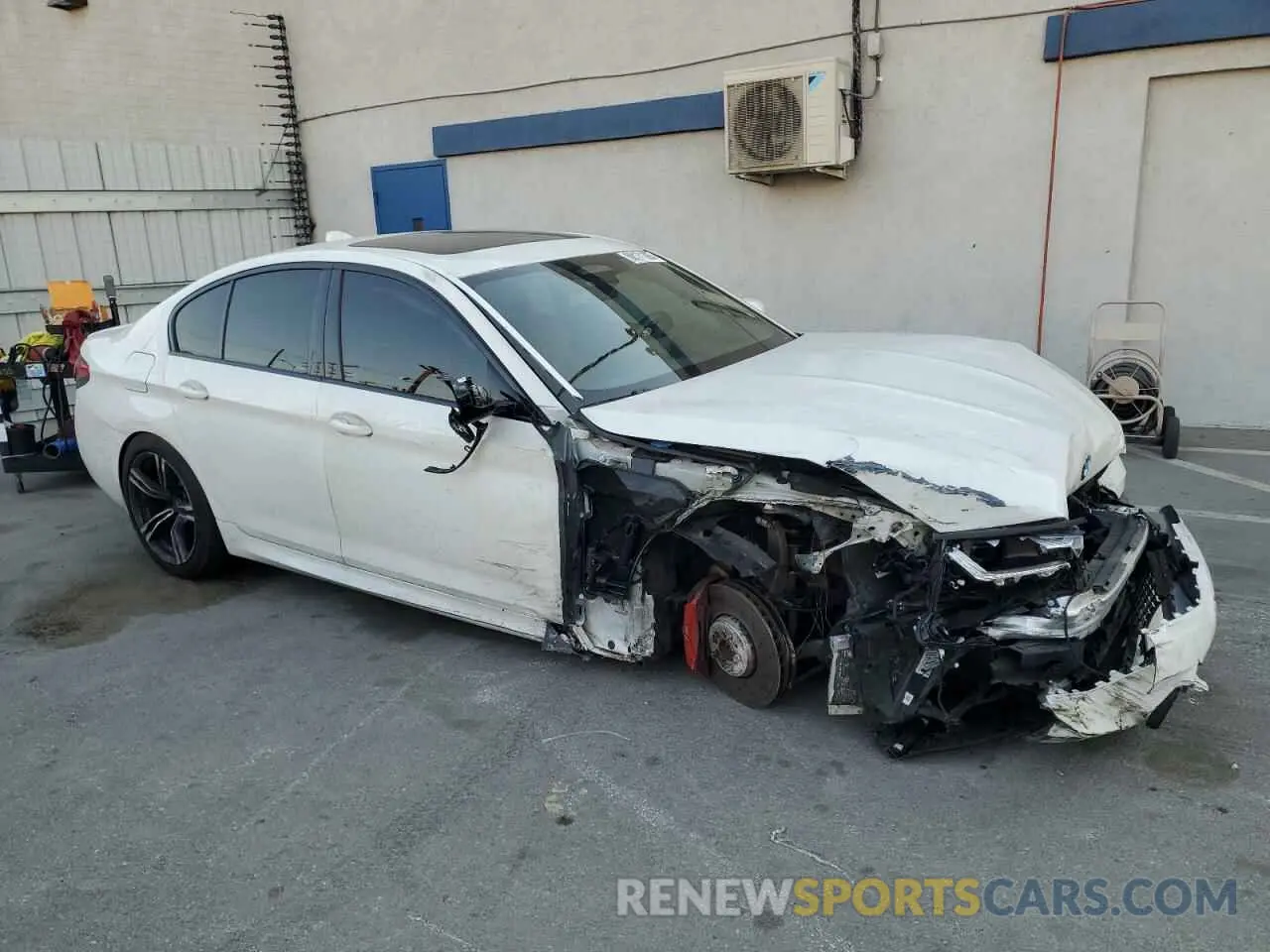 4 Photograph of a damaged car WBS83CH07NCK07614 BMW M5 2022
