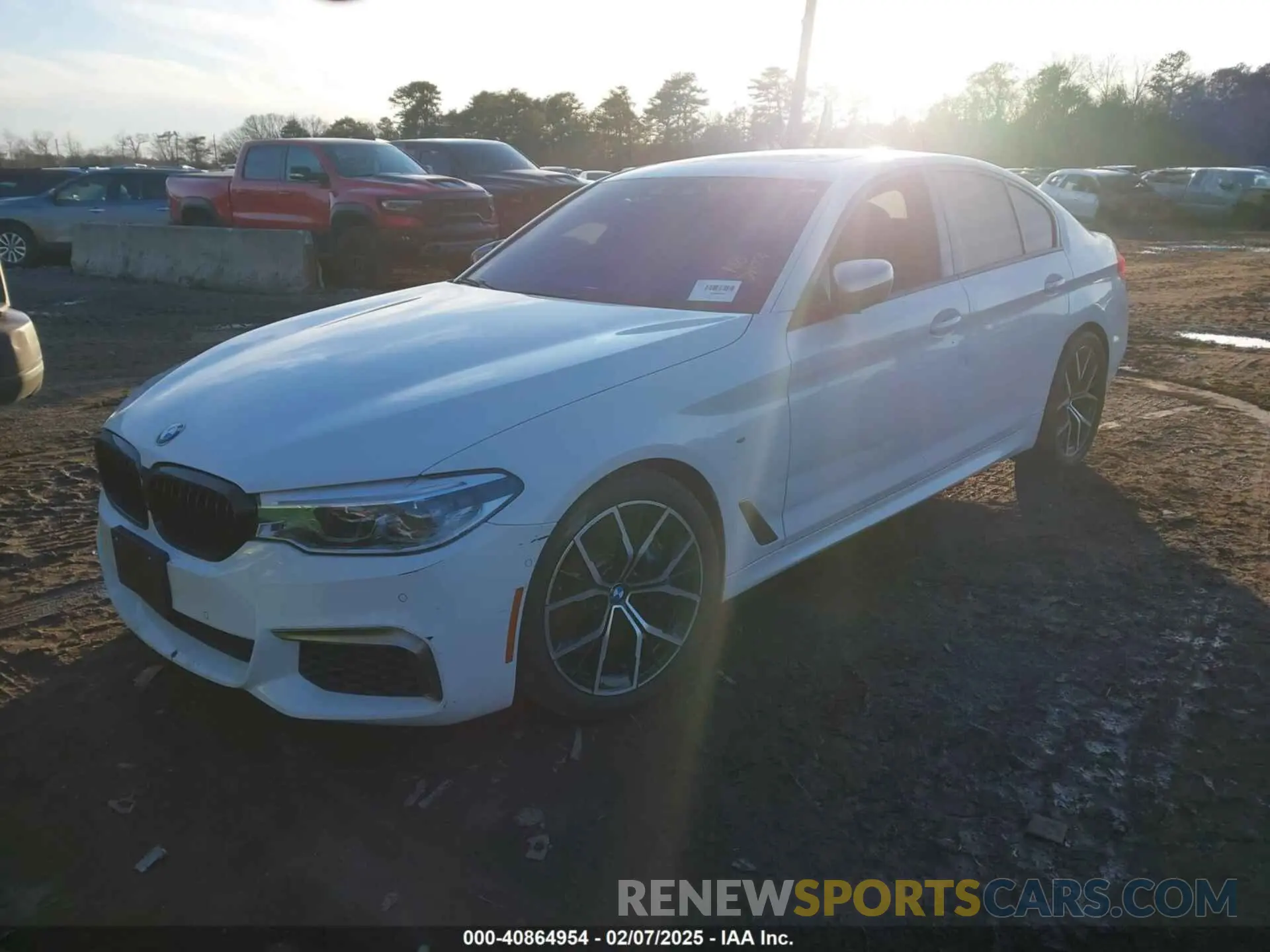 2 Фотография поврежденного автомобиля WBAJB9C51KB464204 BMW M550I 2019