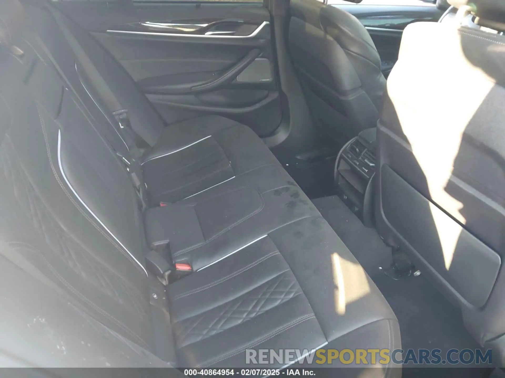 8 Фотография поврежденного автомобиля WBAJB9C51KB464204 BMW M550I 2019