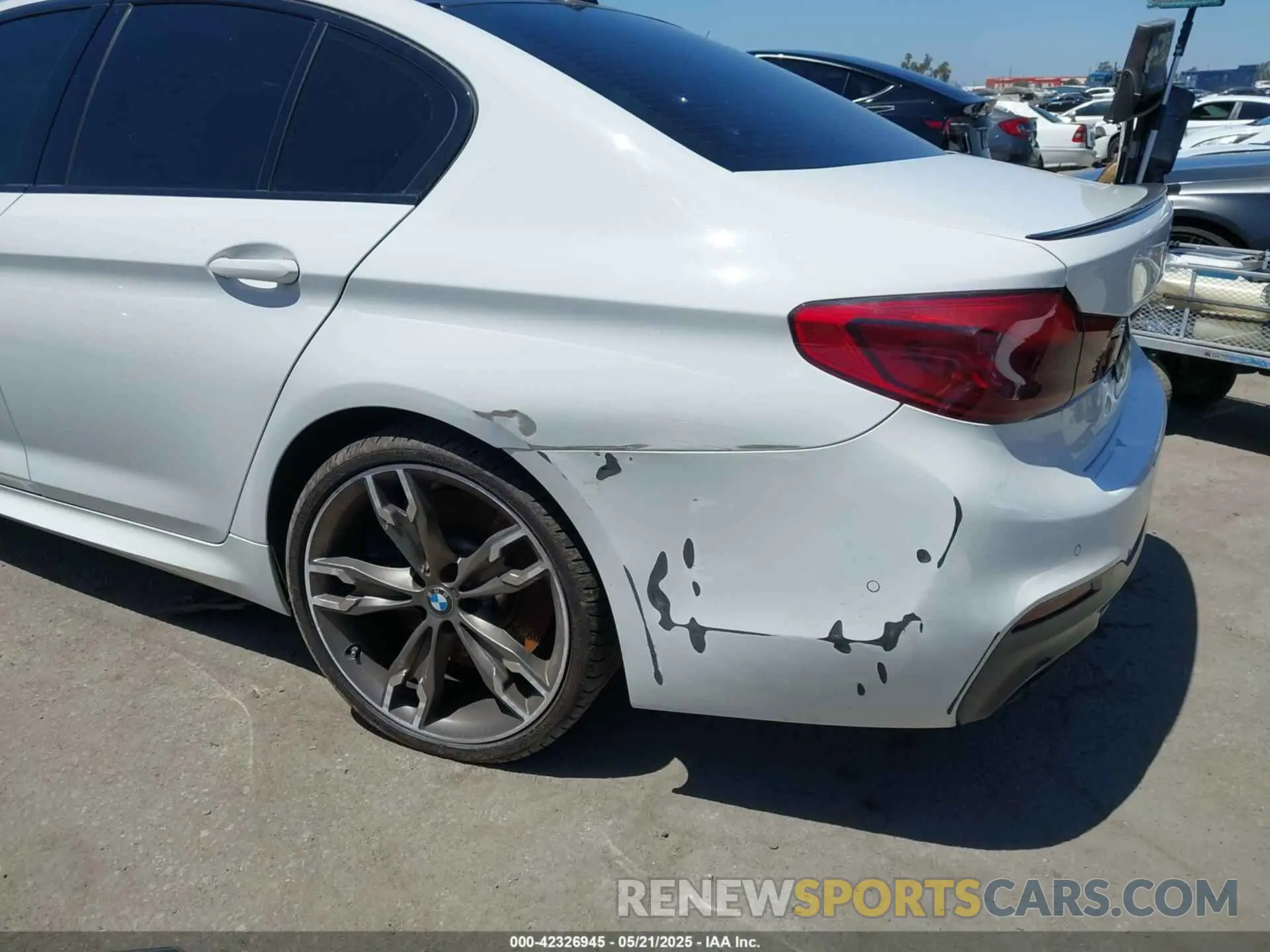 17 Photograph of a damaged car WBAJS7C0XLCD42738 BMW M550I 2020