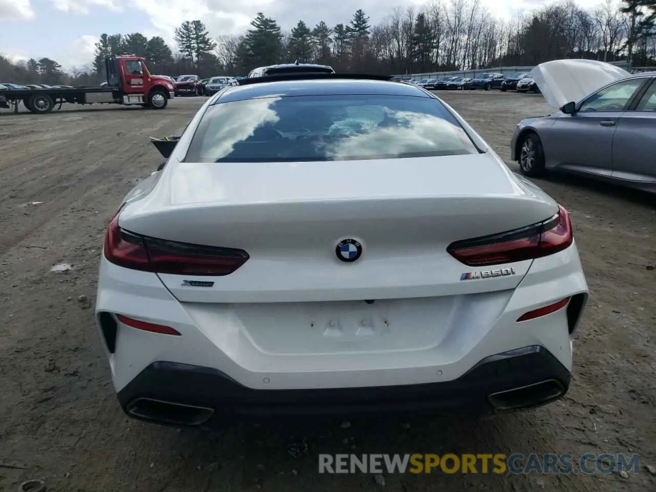 6 Photograph of a damaged car WBAGV8C01LBP48692 BMW M8 2020