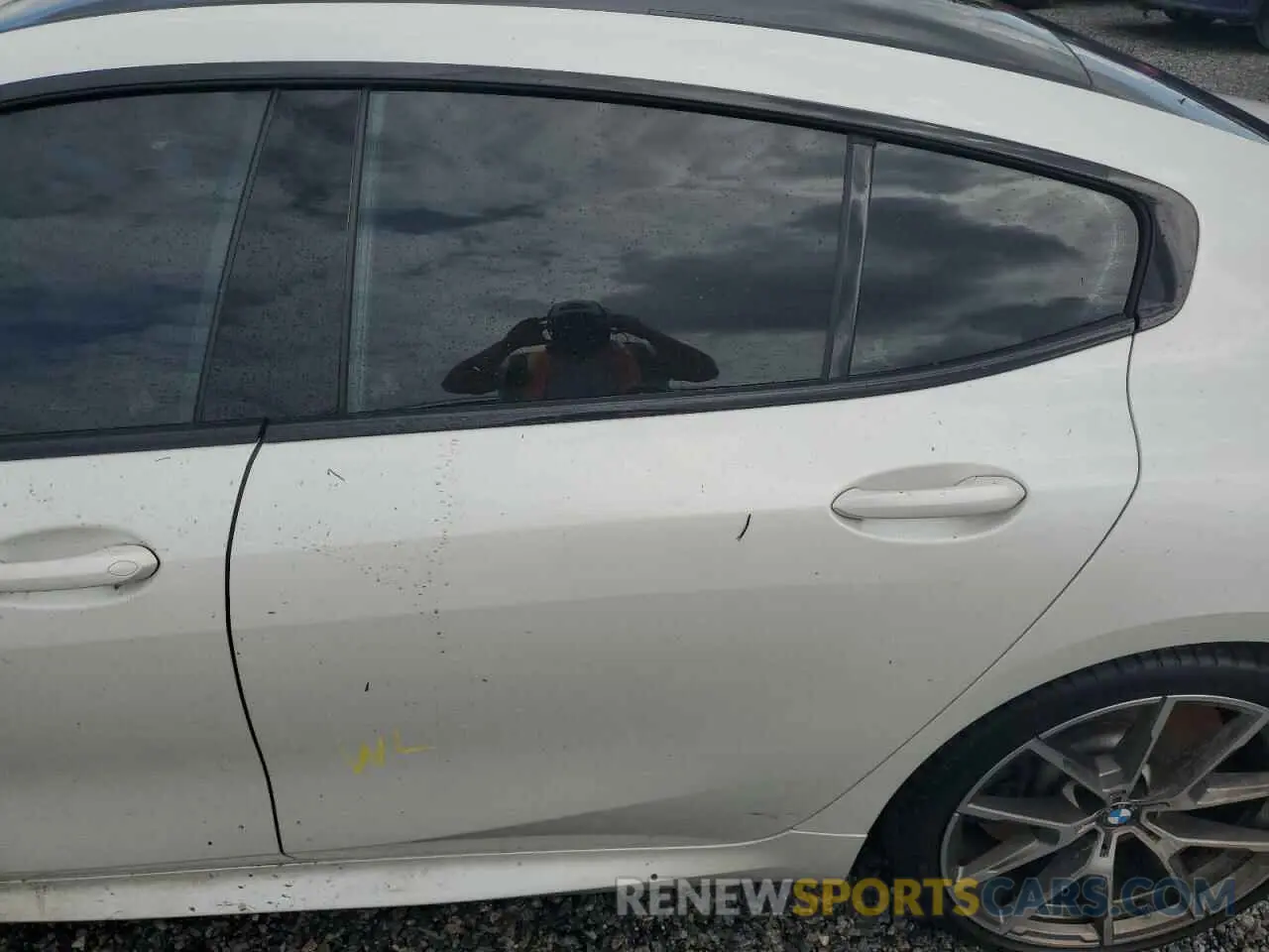 9 Photograph of a damaged car WBAGV8C04LBP49030 BMW M8 2020