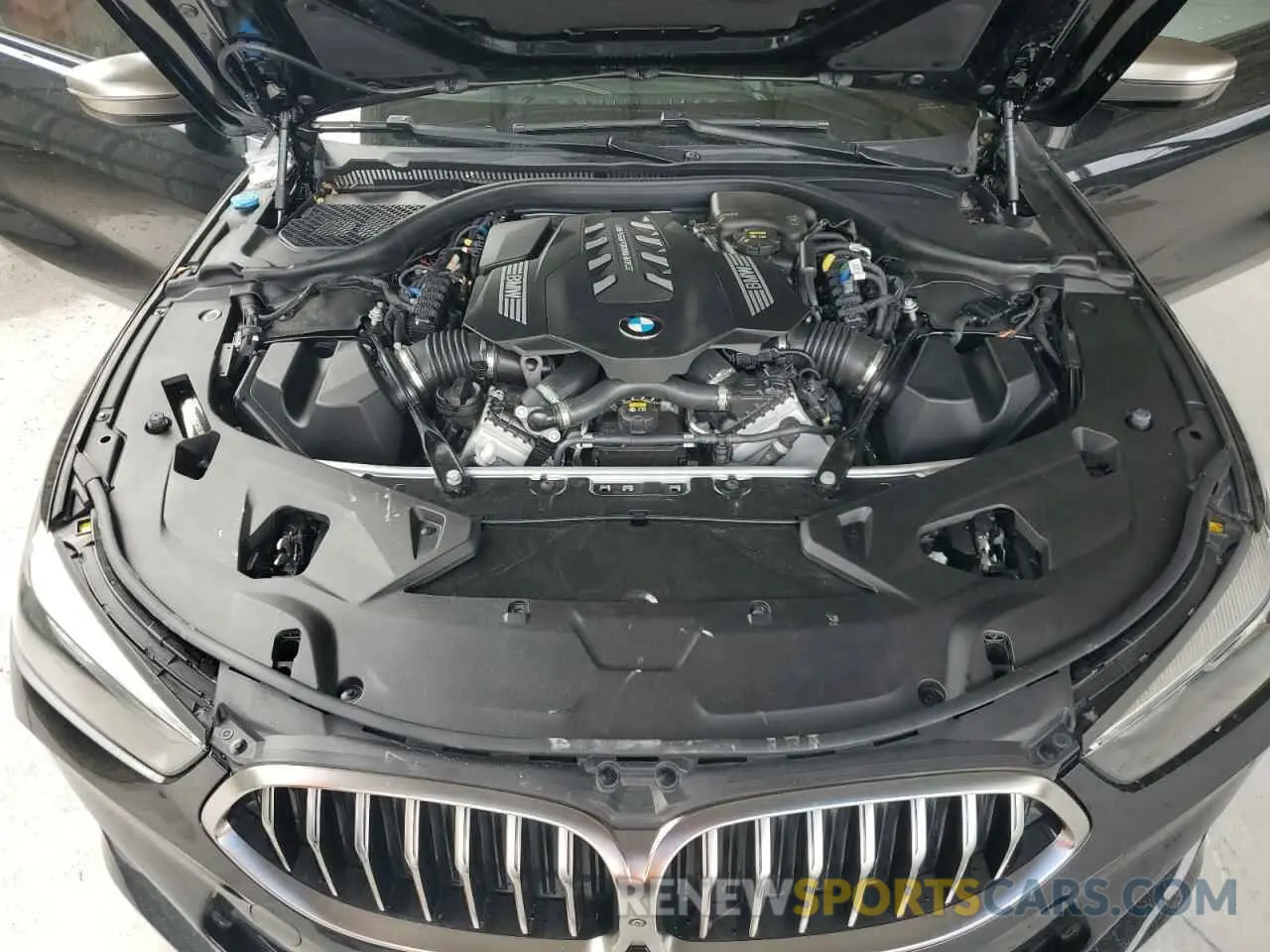 11 Photograph of a damaged car WBABC4C0XMCG35539 BMW M8 2021