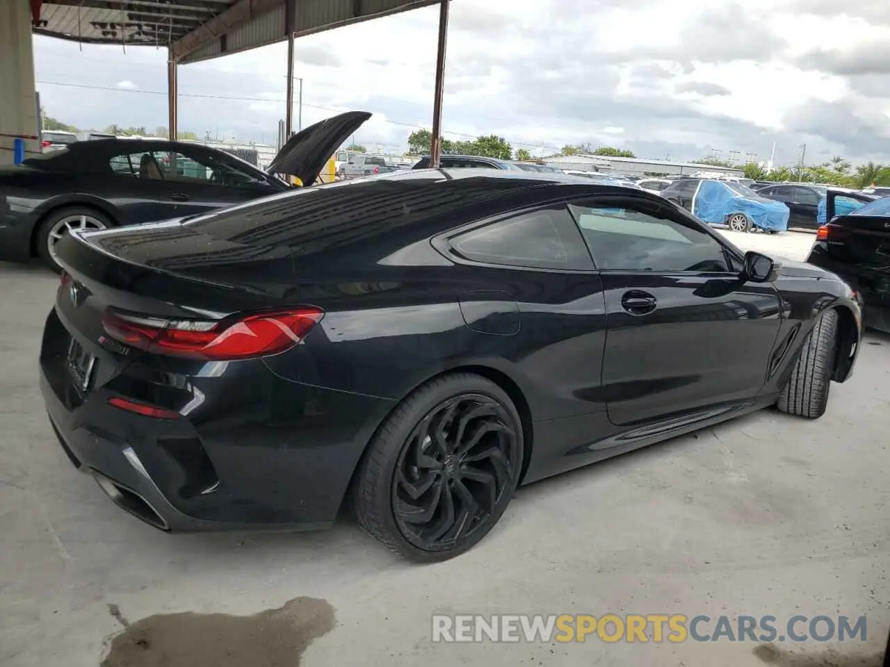 3 Photograph of a damaged car WBABC4C0XMCG35539 BMW M8 2021
