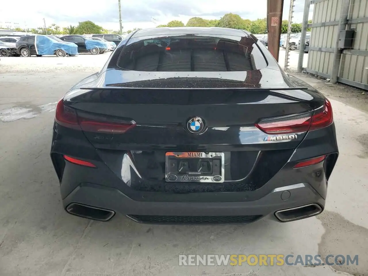 6 Photograph of a damaged car WBABC4C0XMCG35539 BMW M8 2021
