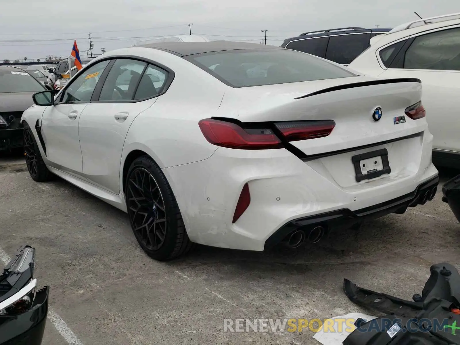 3 Фотография поврежденного автомобиля WBSGV0C00MCF60483 BMW M8 2021