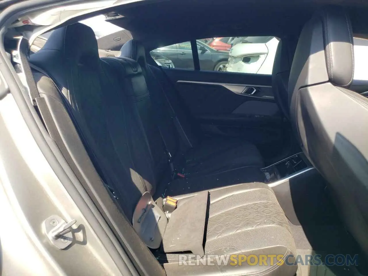 10 Photograph of a damaged car WBSGV0C01MCF26925 BMW M8 2021